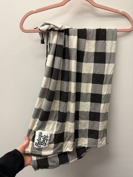 BELUGA PLAID WRAP