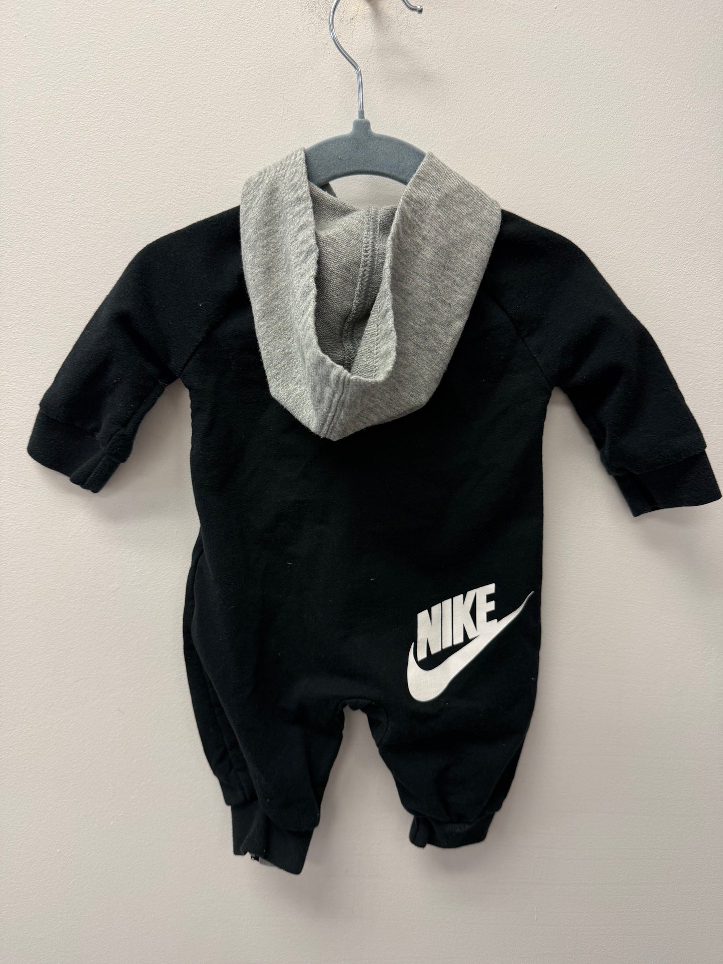 NIKE BLACK HOODED ONE PIECE SIZE 3M