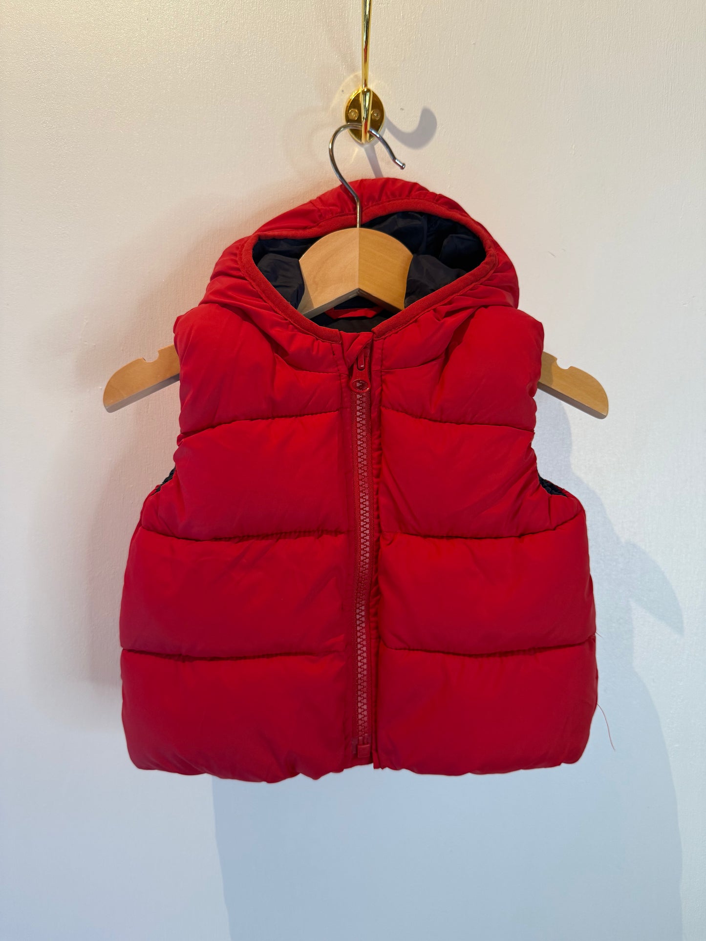 BABY GAP RED PUFFER VEST 0-3M
