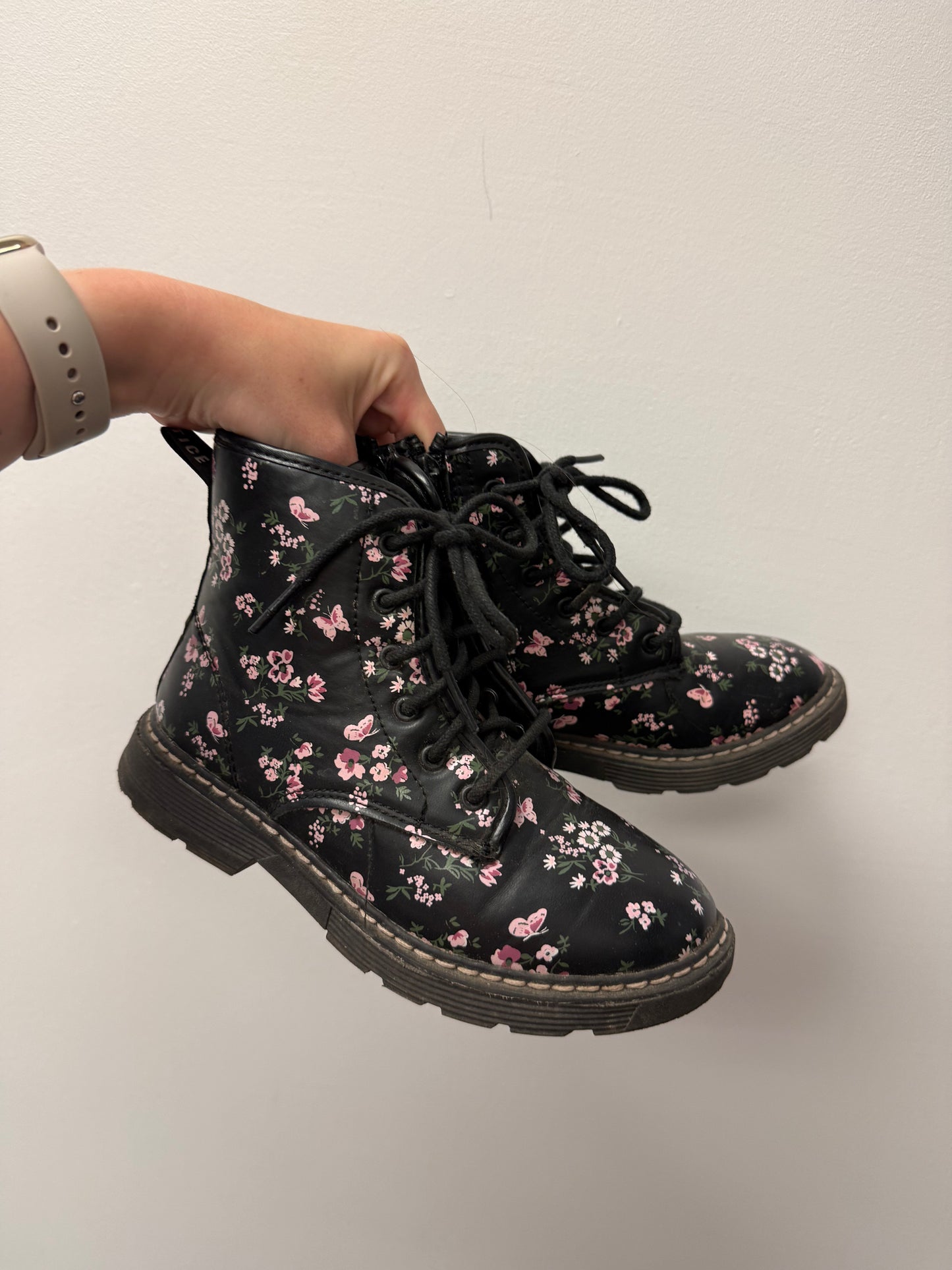 JUSTICE FLORAL BOOTS SIZE 1