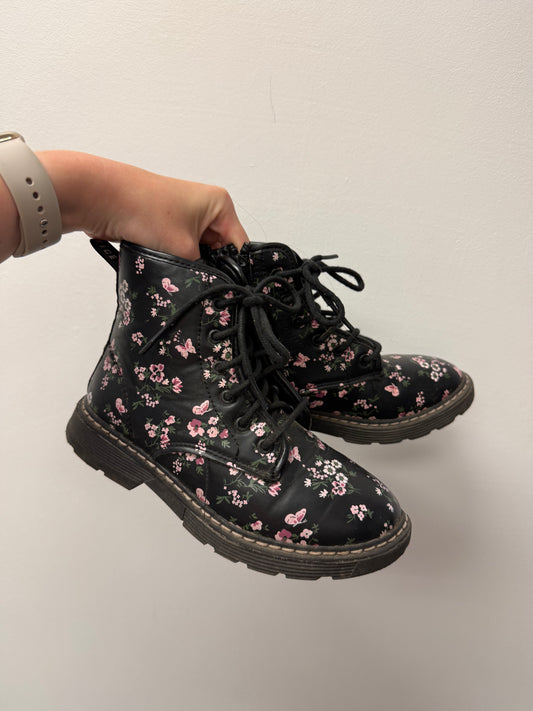 JUSTICE FLORAL BOOTS SIZE 1