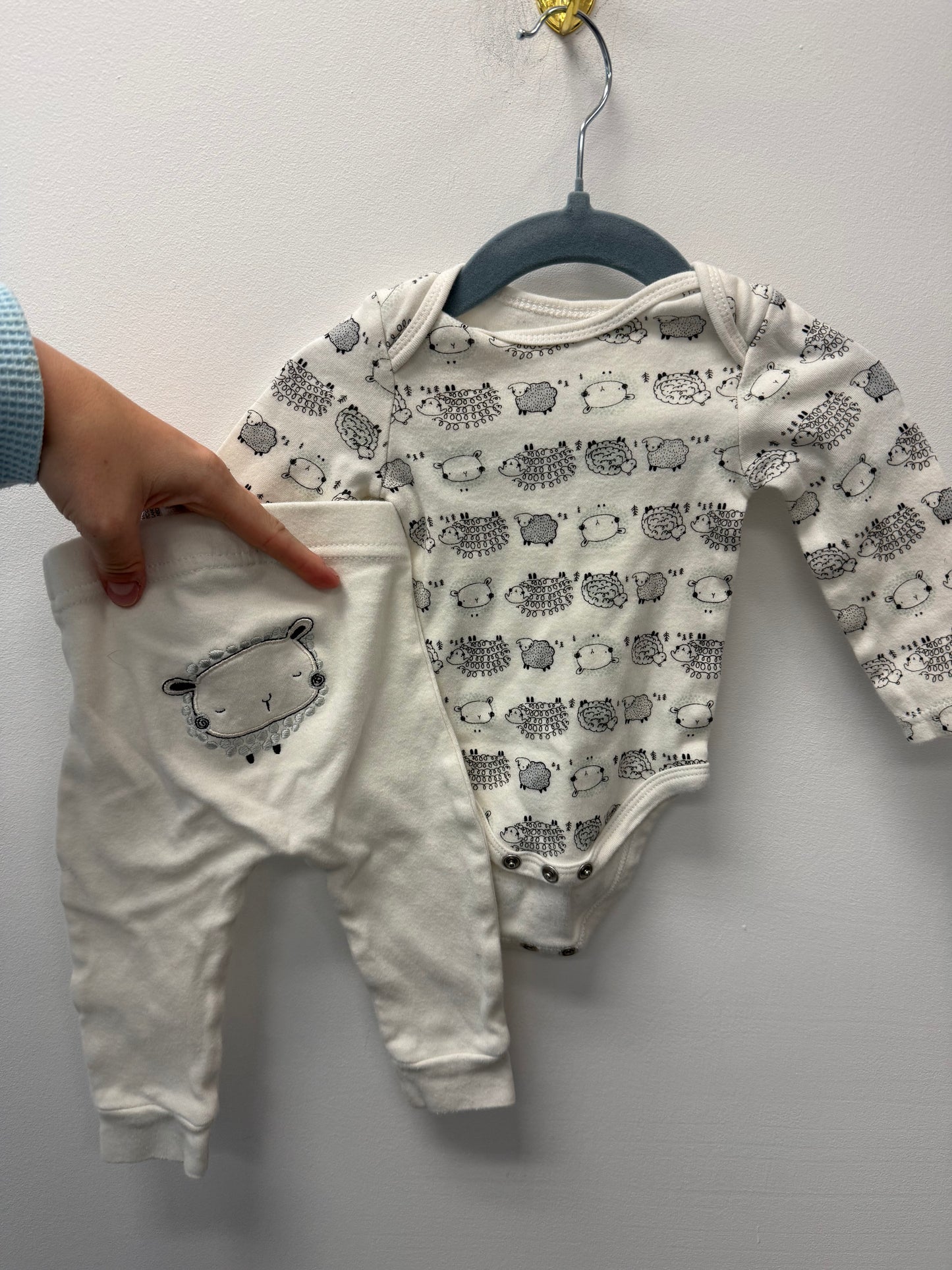 BABY MODE 3 PIECE SHEEP OUTFIT SIZE 0-3M