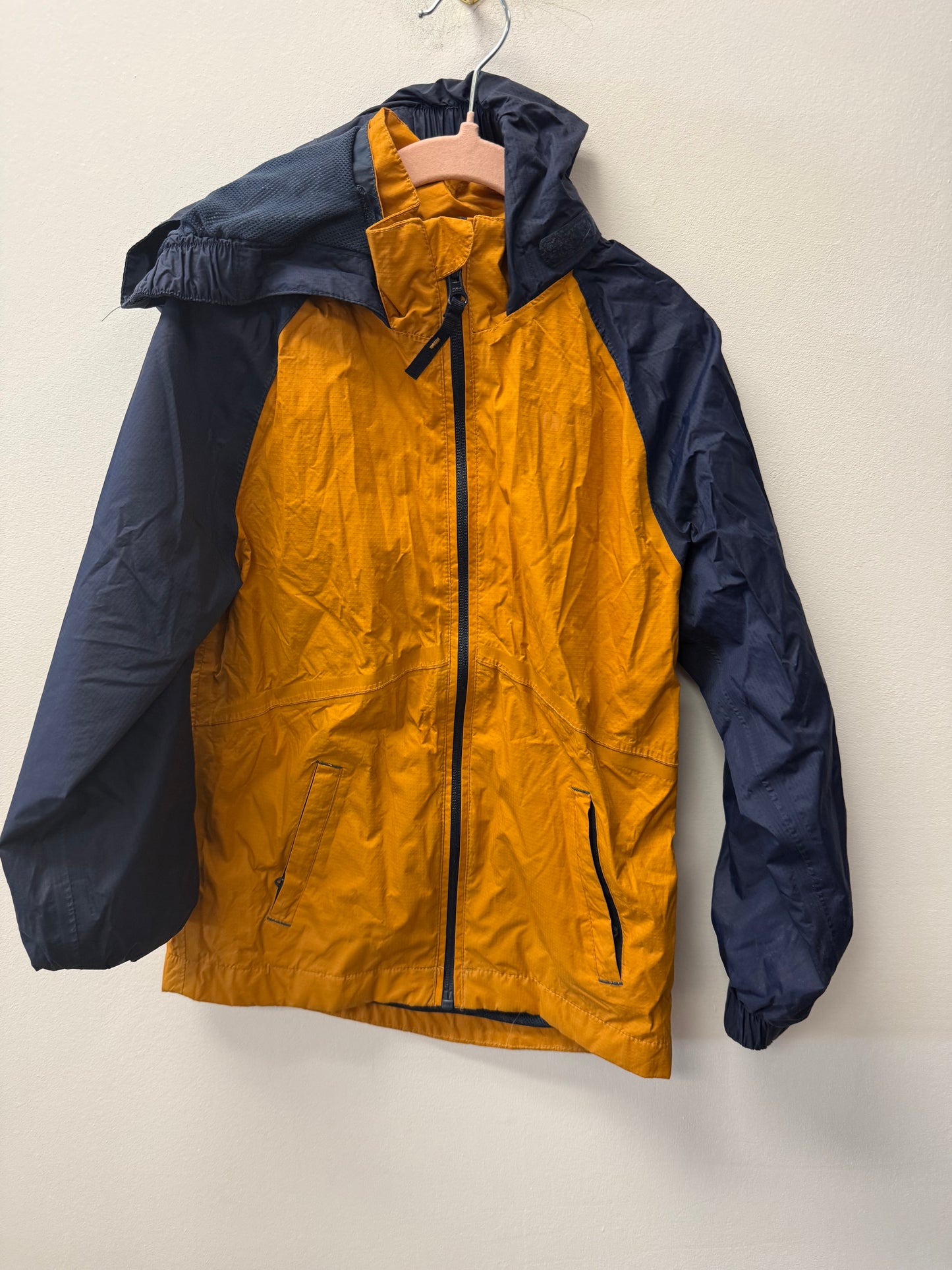 MOUNTAIN WAREHOUSE RAIN COAT SIZE 7-8