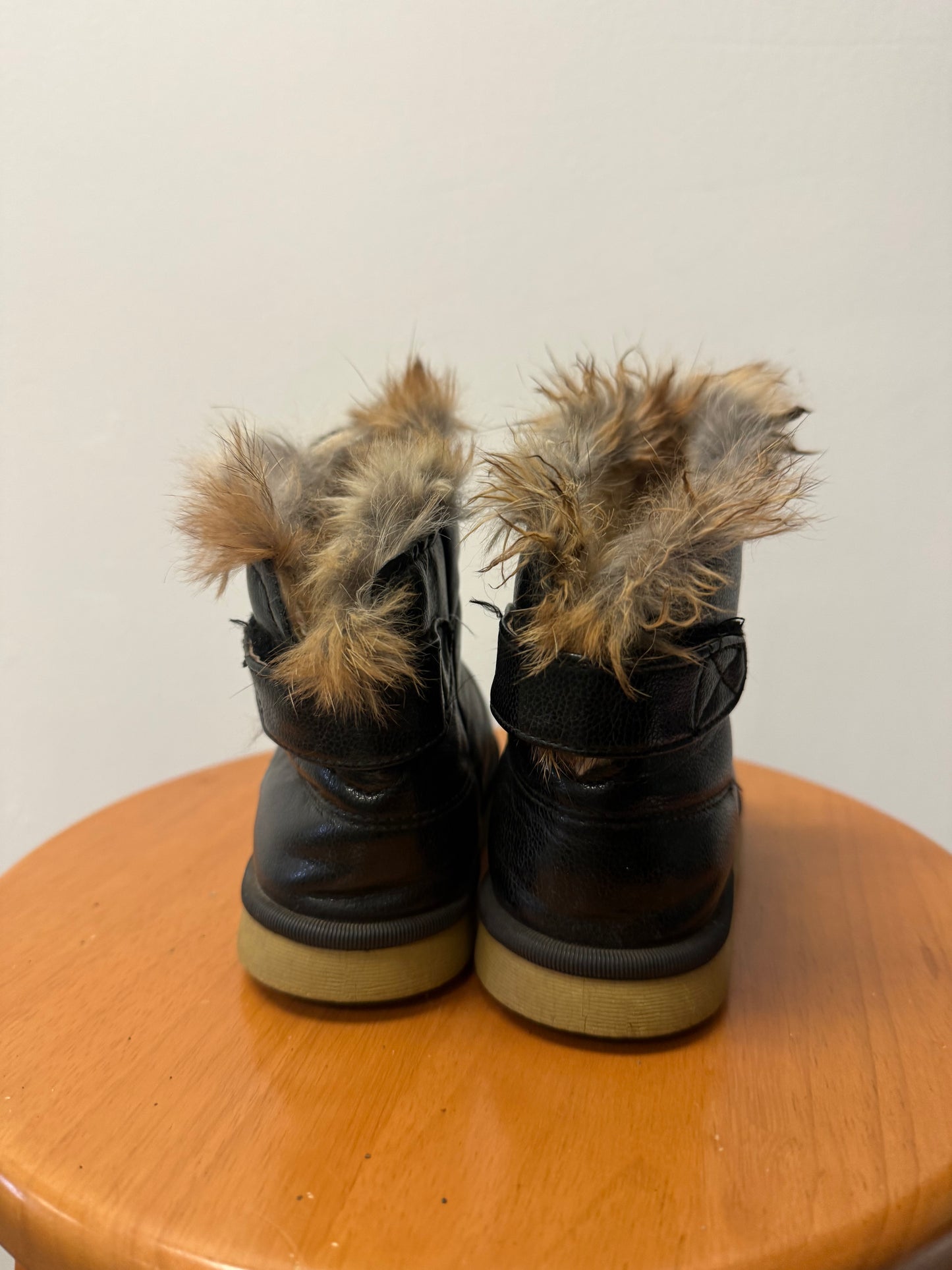 LEATHER FUR BOOTS SIZE 8