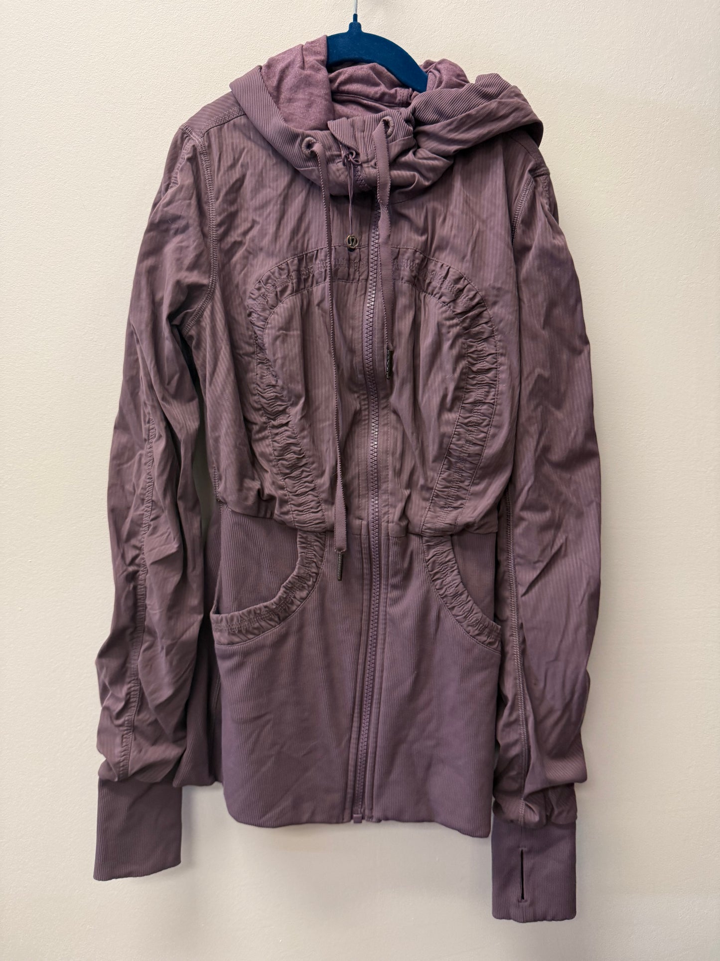 LULULEMON SWEATER SIZE 4