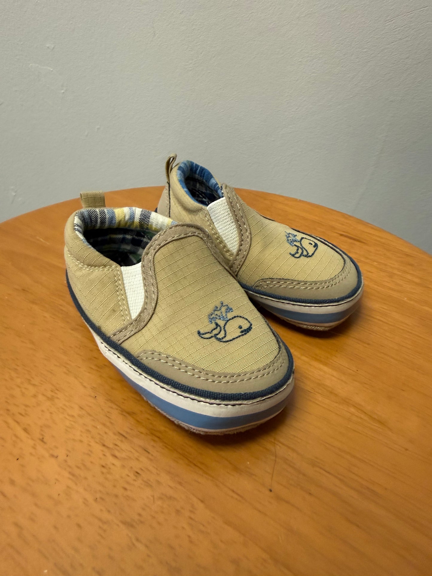 JOE FRESH WHALE SHOES SIZE 3
