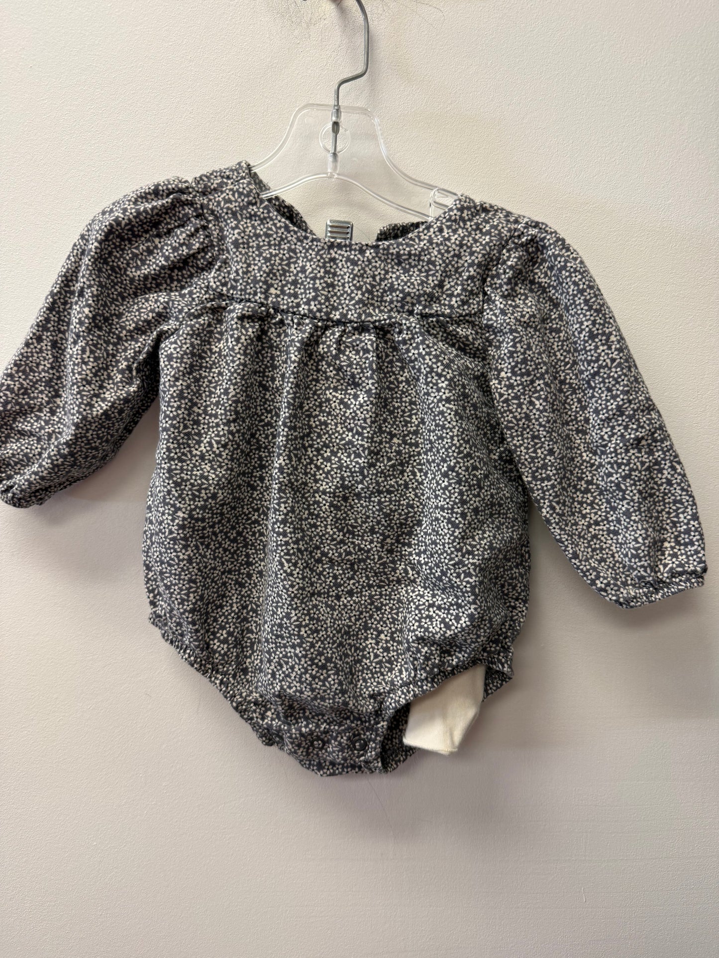 CARTERS BUBBLE ONESIE & TIGHTS SIZE 6-9M