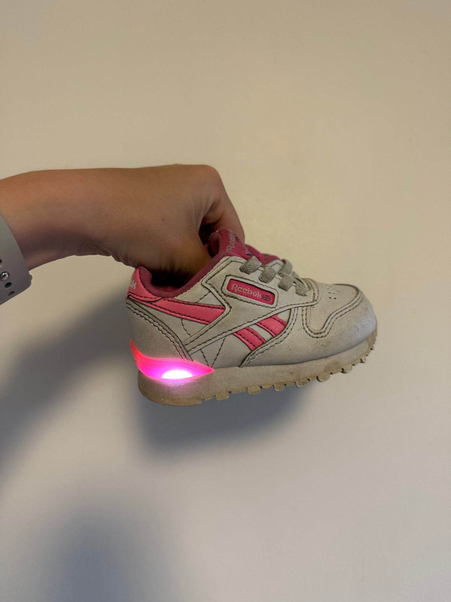 REEBOK LIGHT UP RUNNERS SIZE 4