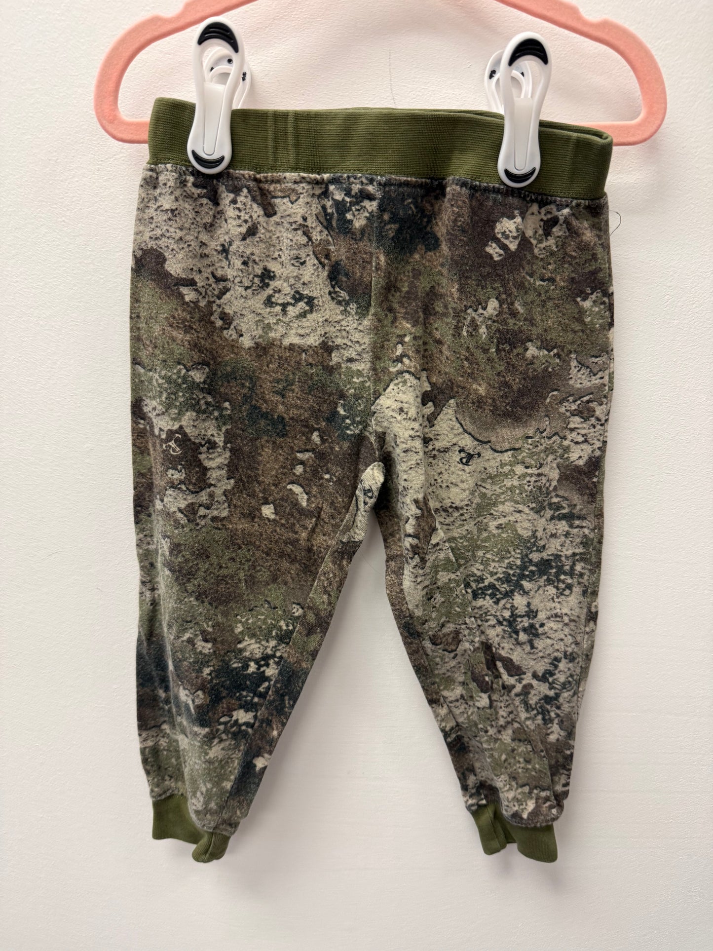 TRUE TIMBER CAMO SWEATS SIZE 12M (FIT LARGER)