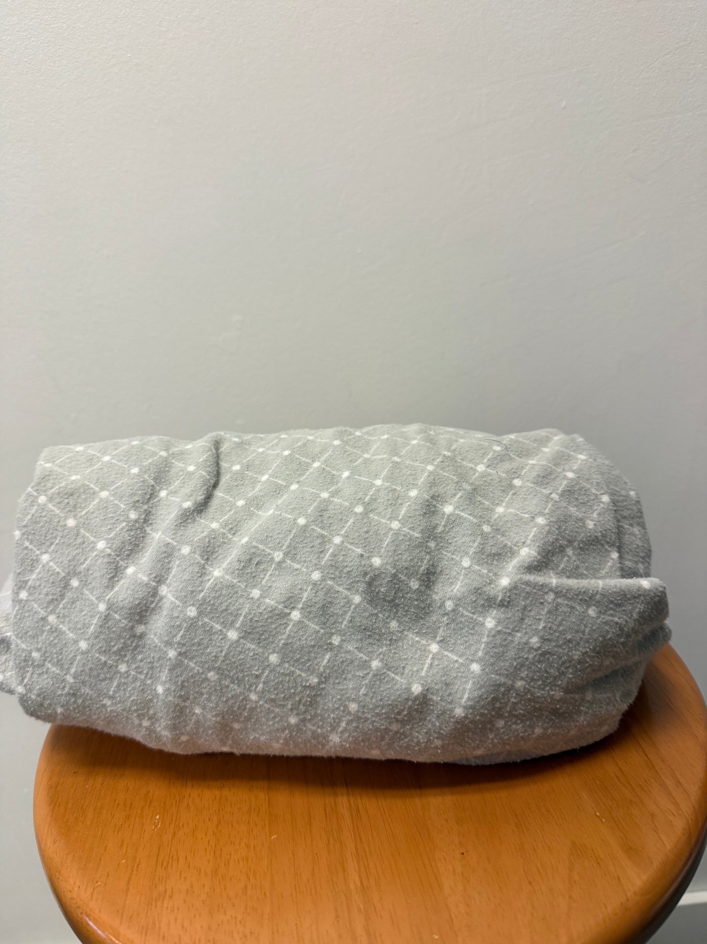 GREY CRIB SHEET