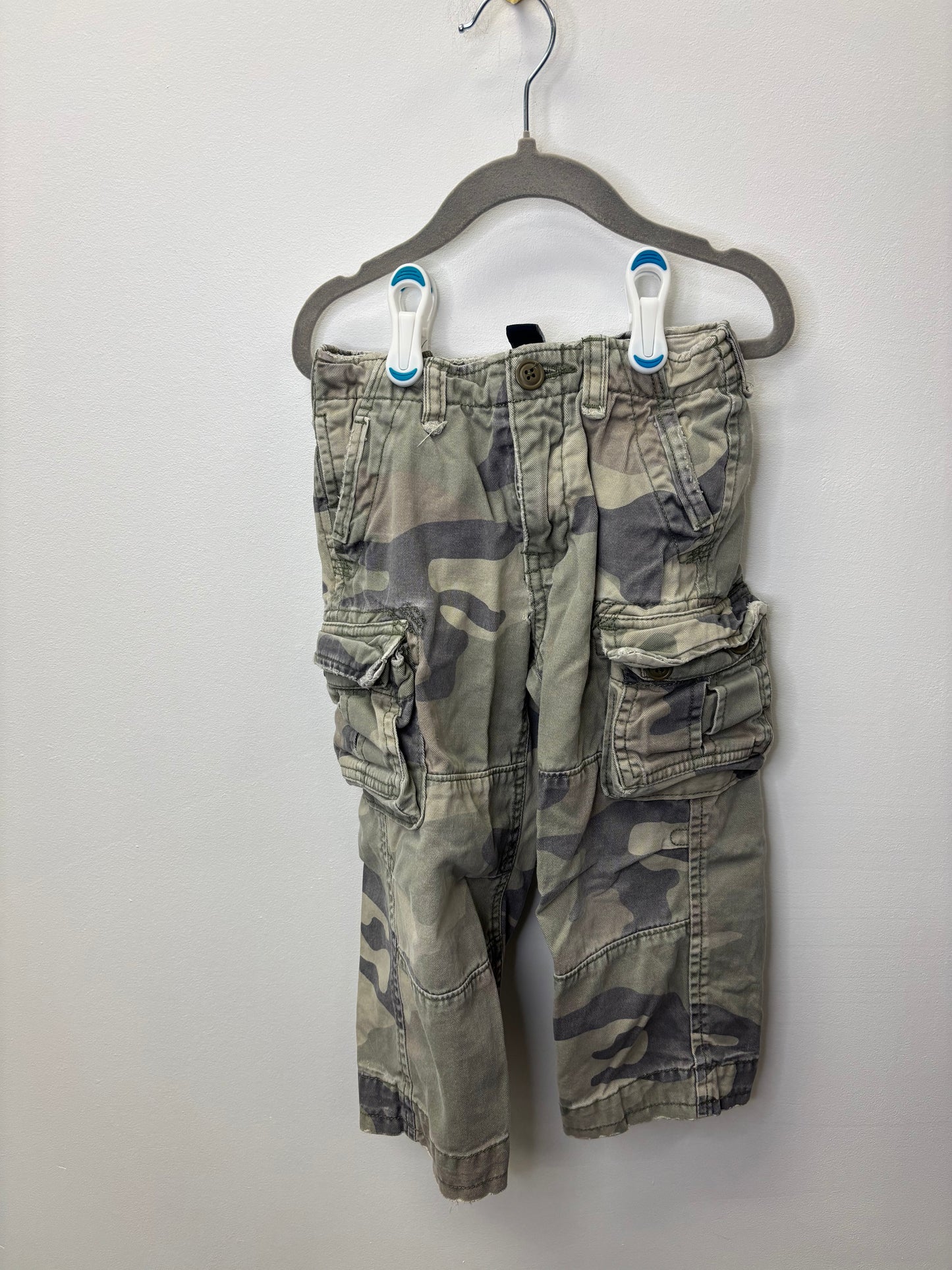 GAP KIDS CAMO CARGO PANTS SIZE 3T
