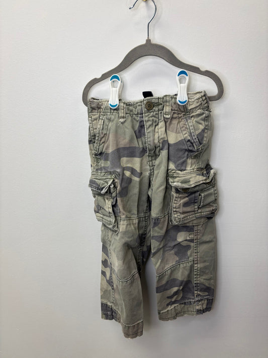 GAP KIDS CAMO CARGO PANTS SIZE 3T