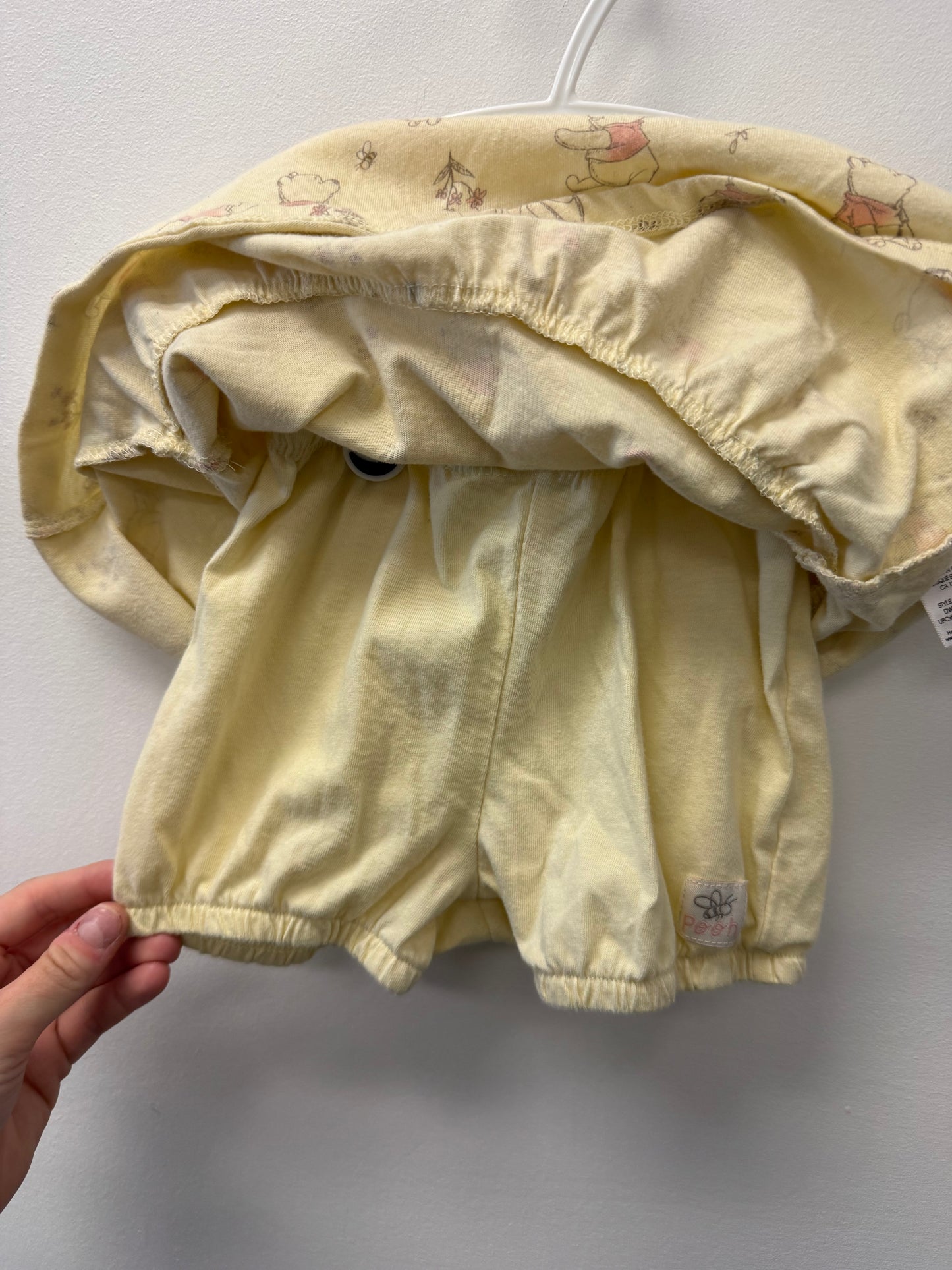 WINNIE THE POOH SHORTS OUTFIT SIZE 12-18M