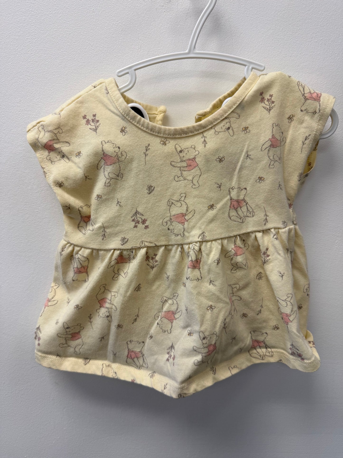 WINNIE THE POOH SHORTS OUTFIT SIZE 12-18M