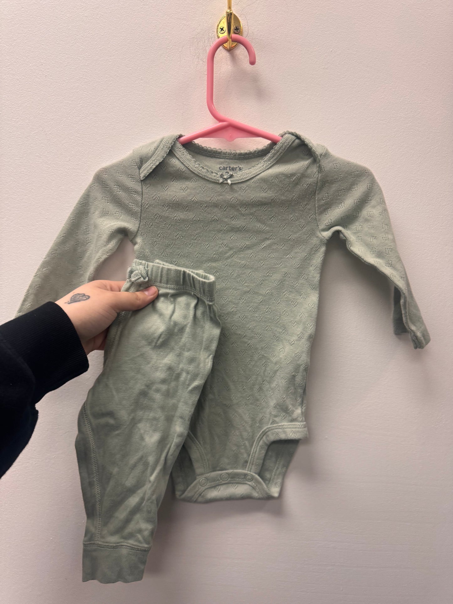 CARTERS GREEN 2 PIECE OUTFIT SIZE 9M