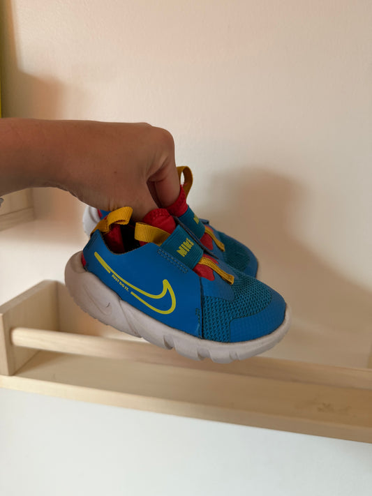 NIKE SIZE 7T