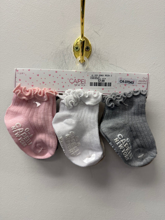 NEW 6 PACK OF SOCKS SIZE 0-6M