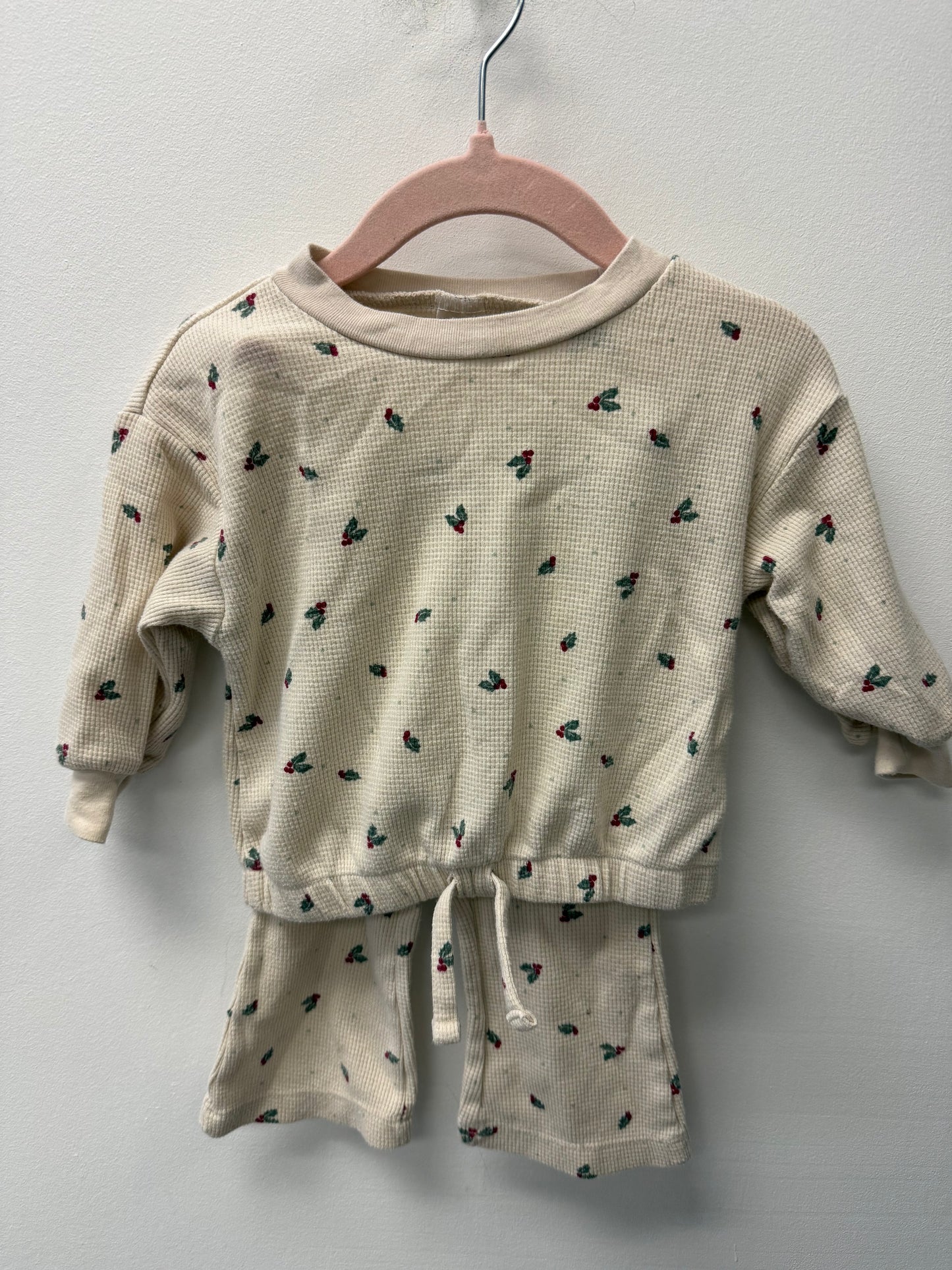 CARTERS WAFFLE KNIT MISTLETOE OUTFIT SIZE 6-9M