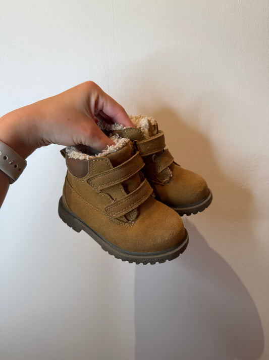 JOE FRESH BROWN BOOTS SIZE 6