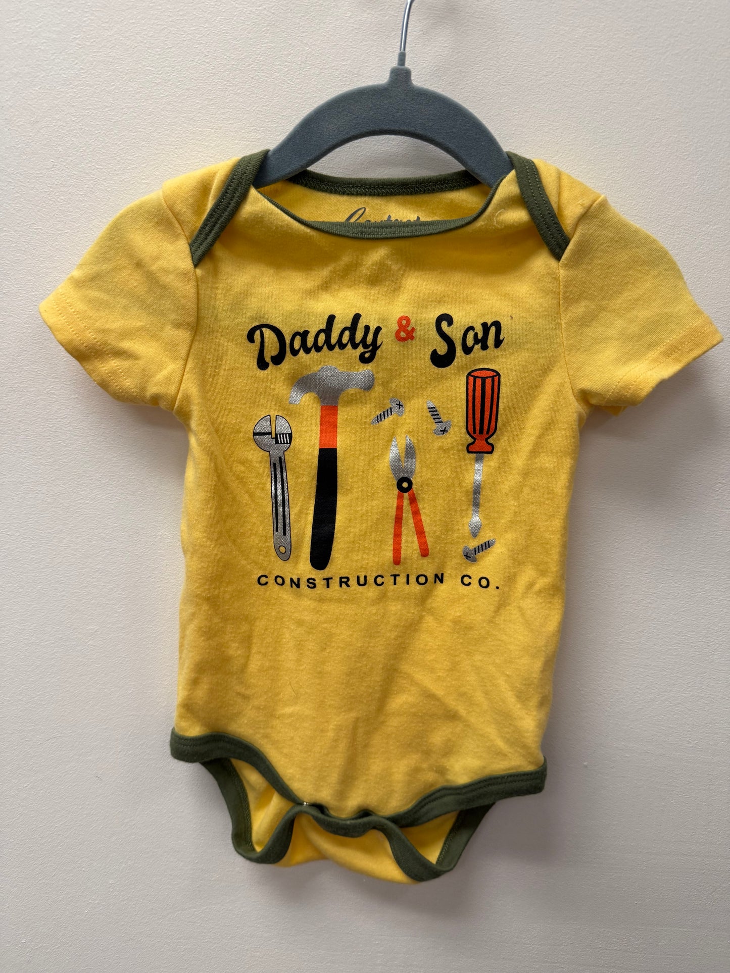 CONTACT "DAD" ONESIE SIZE 6-9M