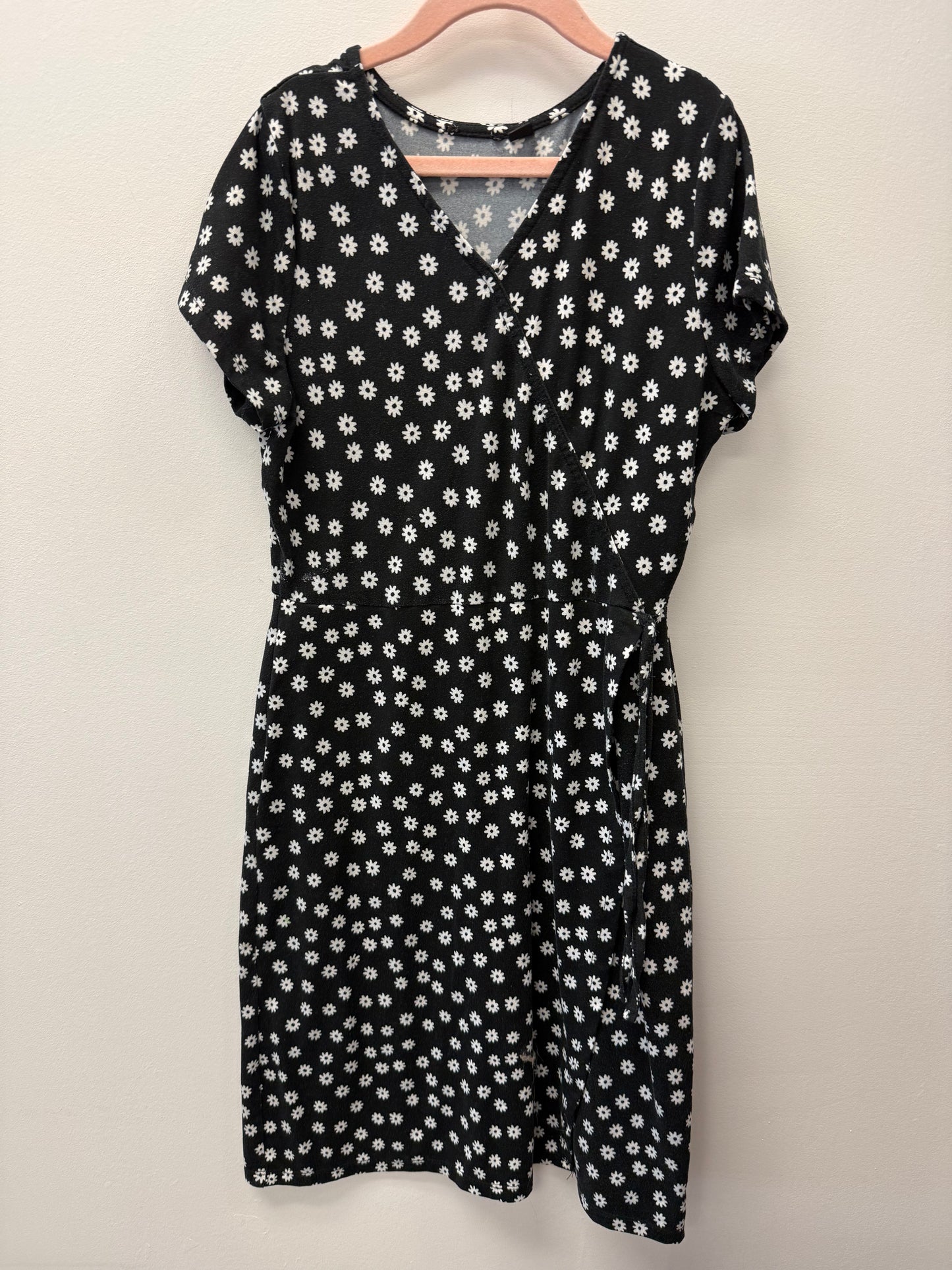 UNKNOWN BRAND FLORAL DRESS SIZE 12