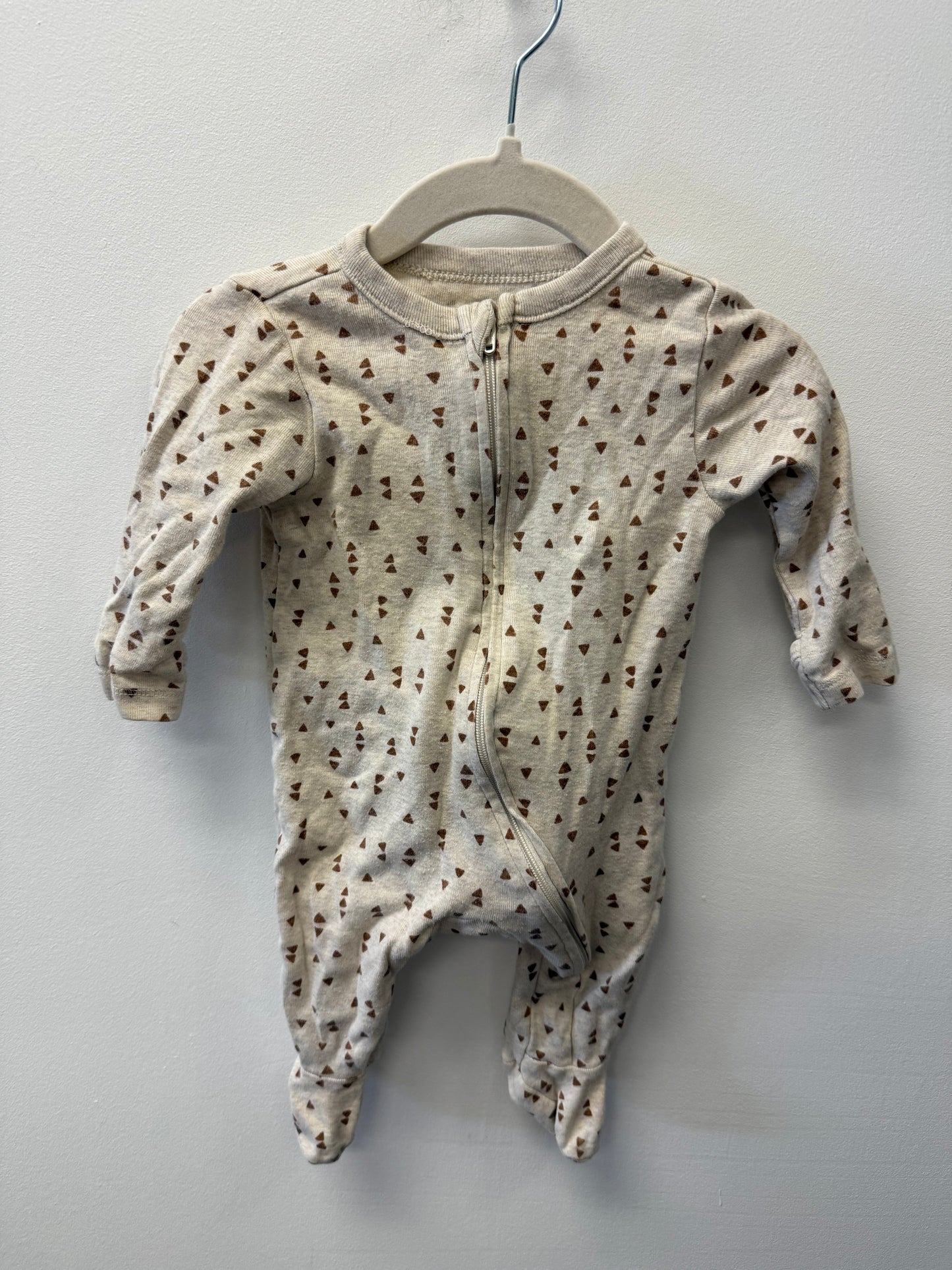OLD NAVY TRIANGLE SLEEPER SIZE 0-3M