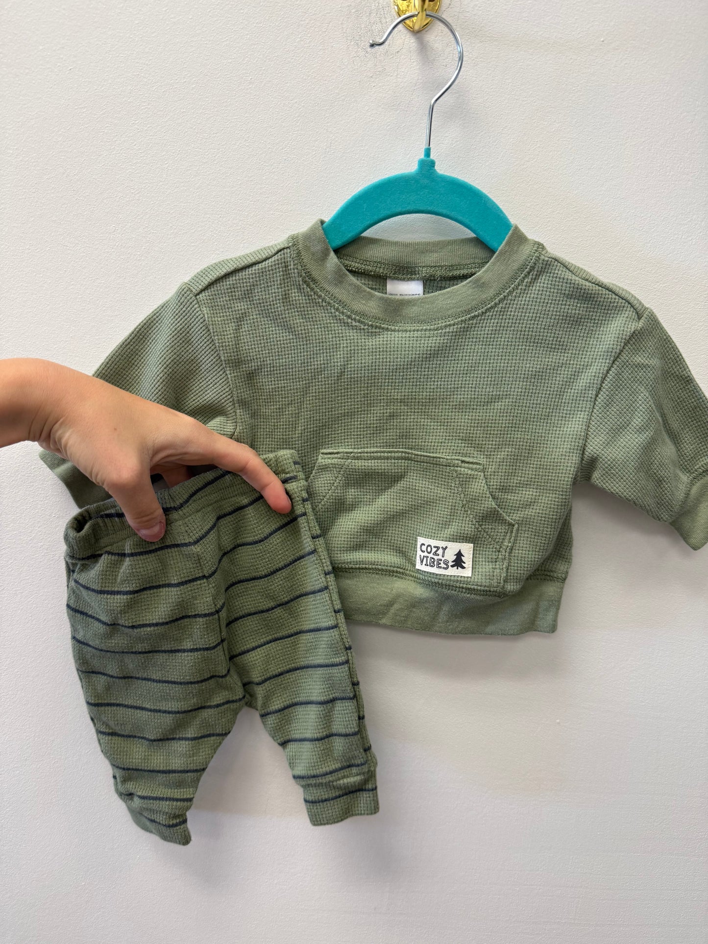 CARTERS "COZY VIBES" OUTFIT SIZE NEWBORN