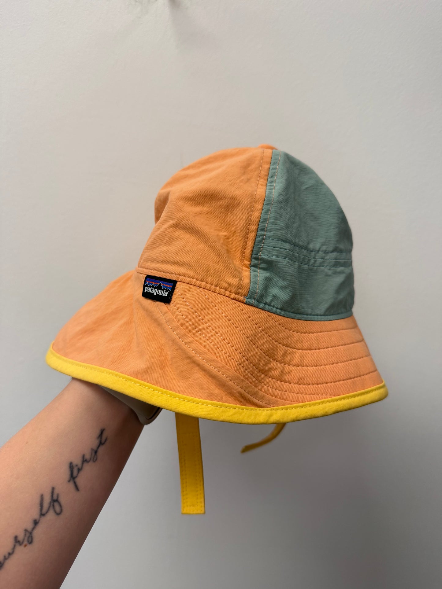 PANTAGONIA BLOCK THE SUN HAT SIZE 3-6M