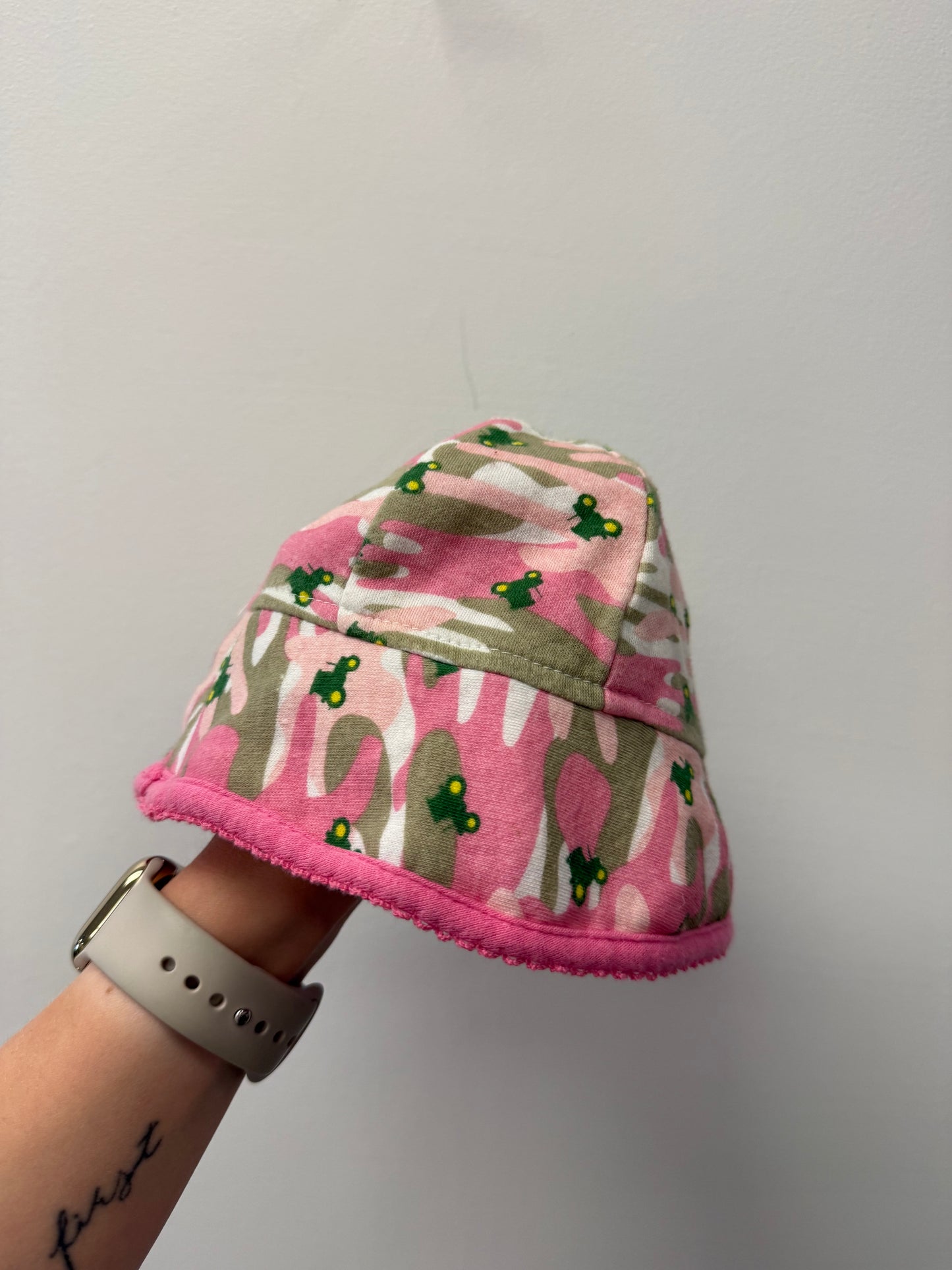JOHN DEER SUN HAT SIZE 0-12