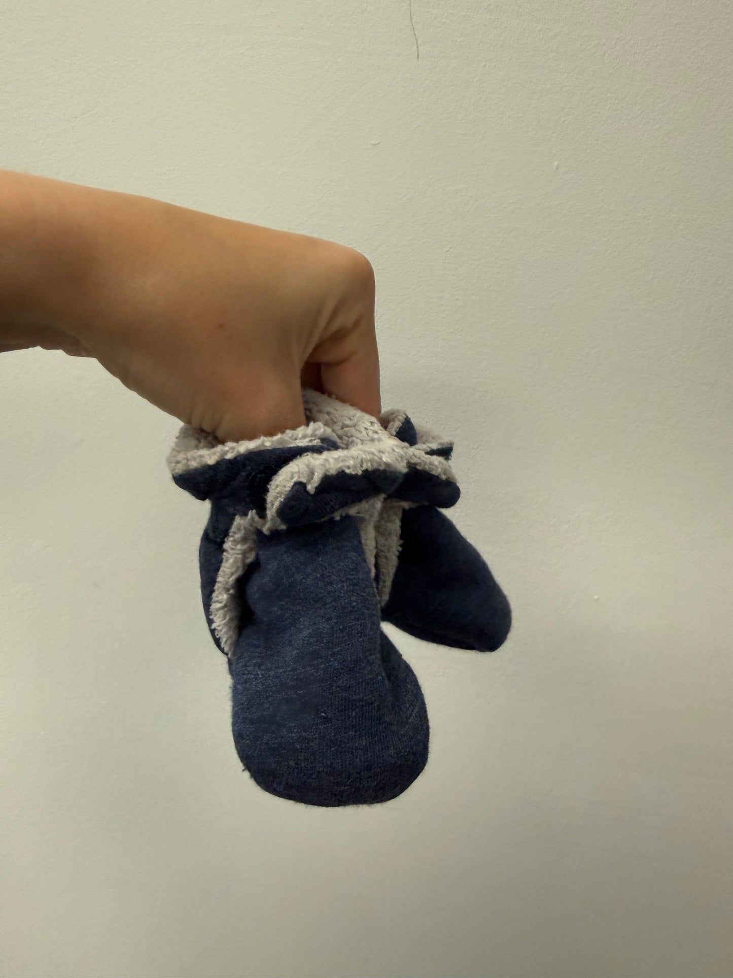 CARTERS NEWBORN BOOTIES