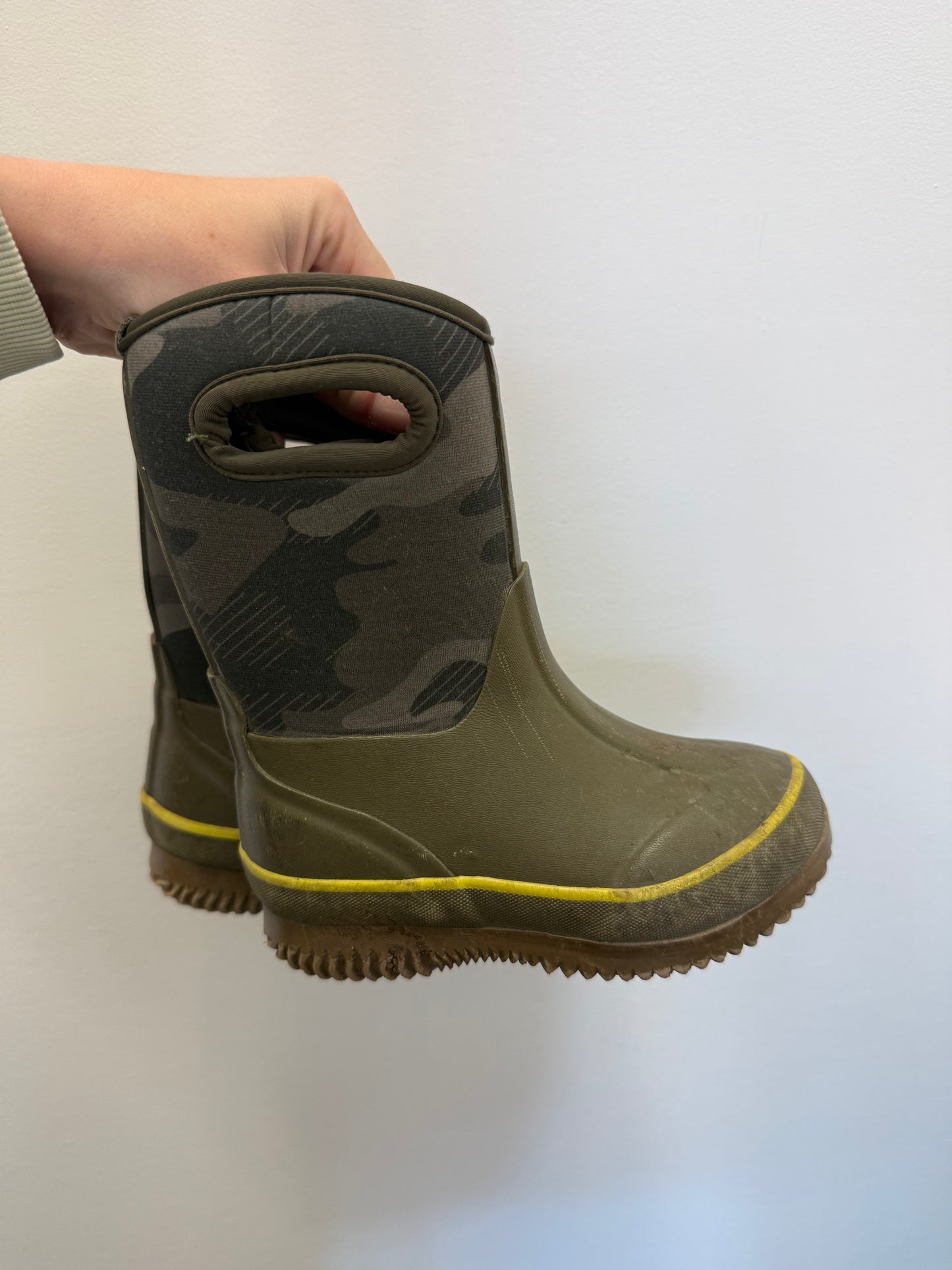 JOE FRESH CAMO BOOTS SIZE 7