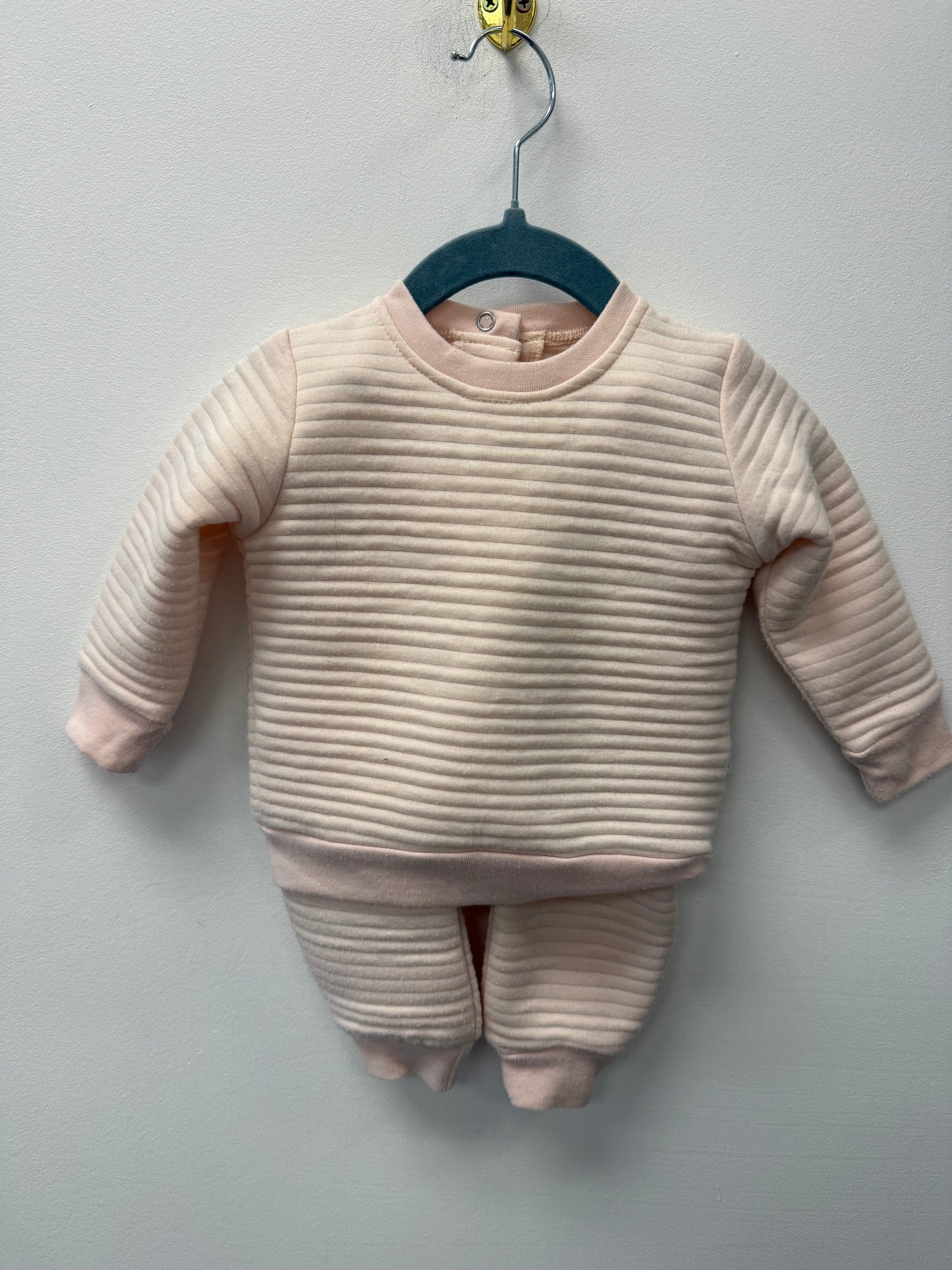 SNUGABYE OUTFIT SIZE 6-9M