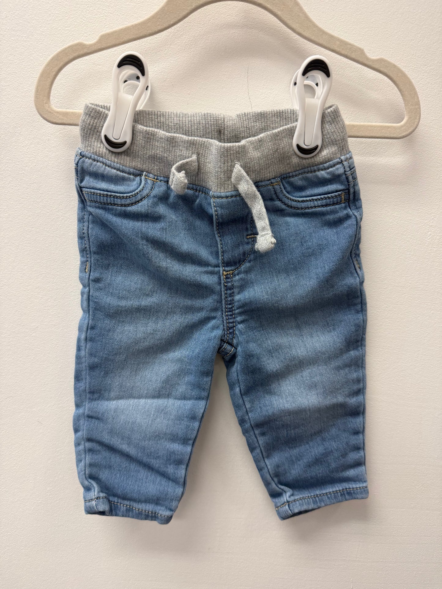 OSHKOSH STRECHY WAIST JEANS SIZE 6M