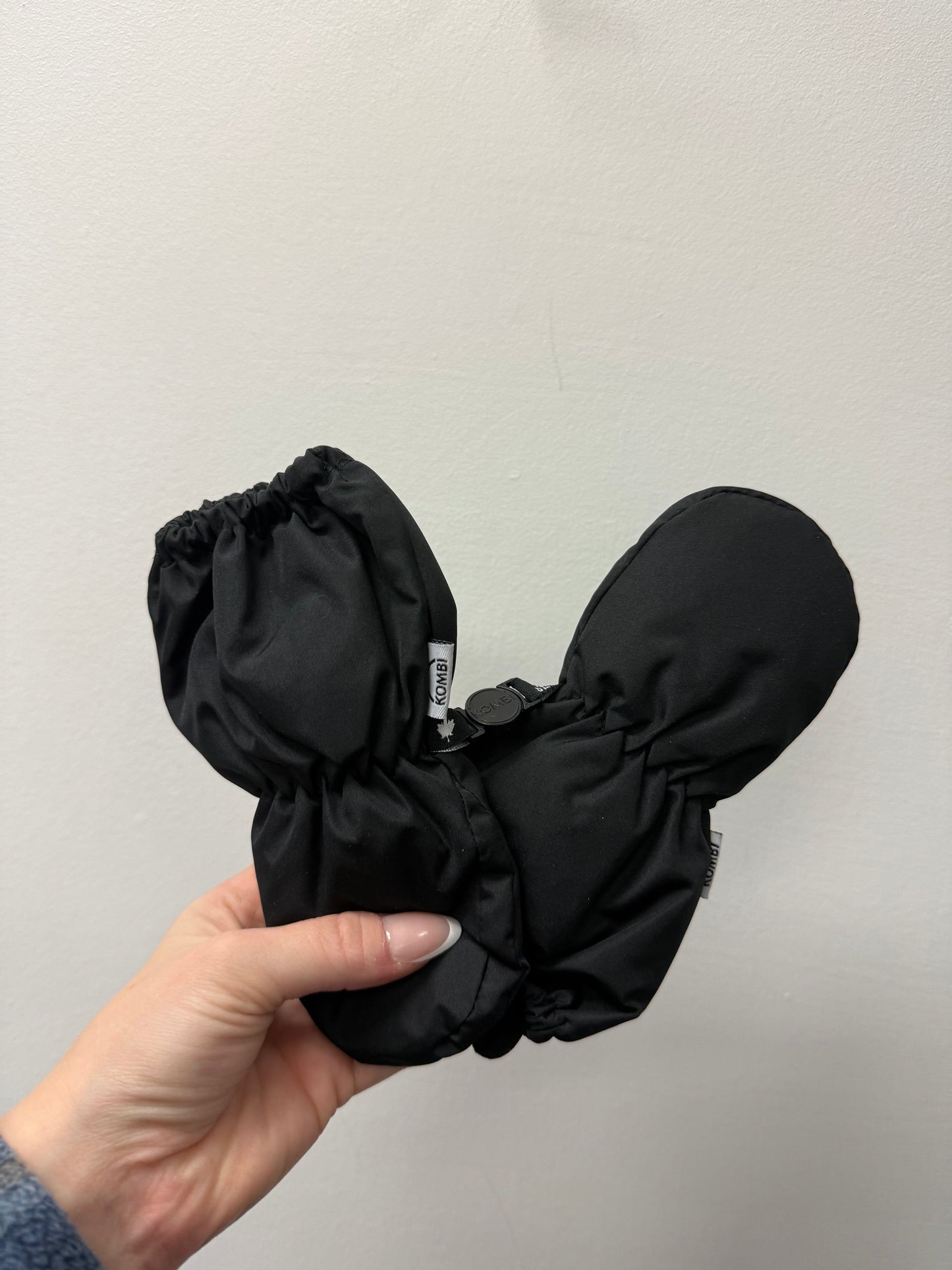 KOMBI BLACK GLOVES SIZE 6-12M