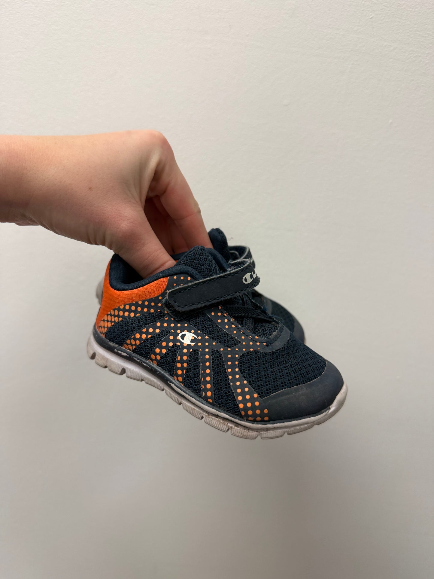CHAMPION RUNNING SHOES SIZE 4T WIDE