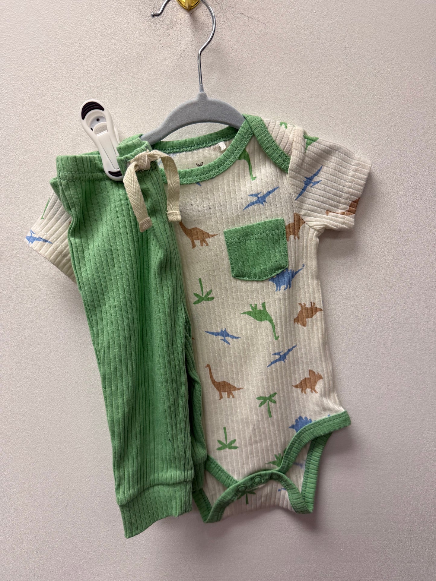 DREAM GO DINO OUTFIT SIZE 3-6M