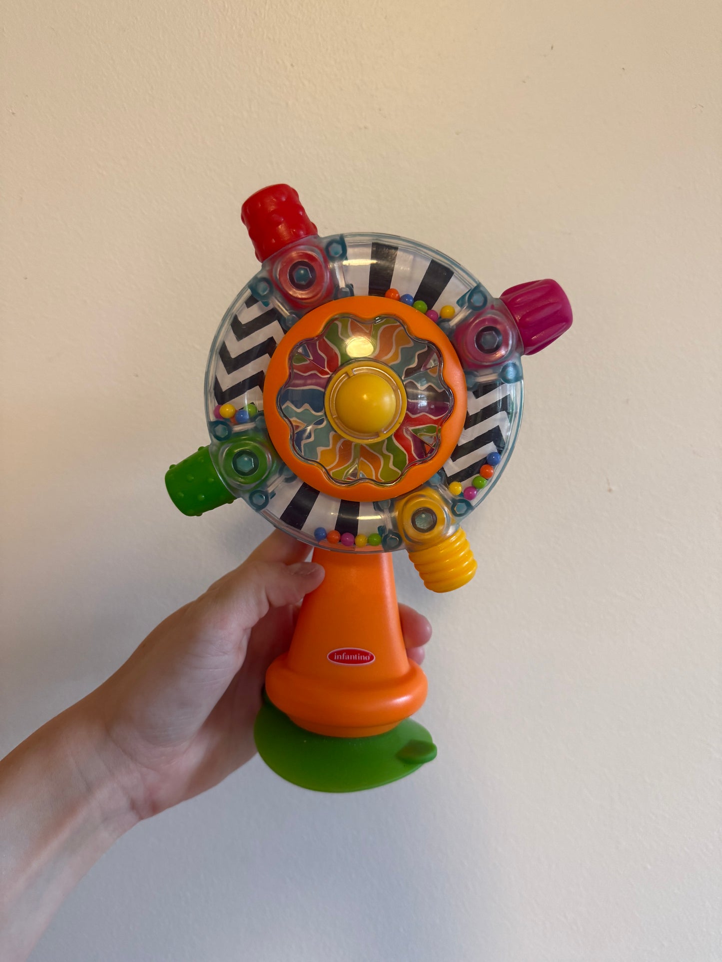 INFANTINO SUCTION TOY