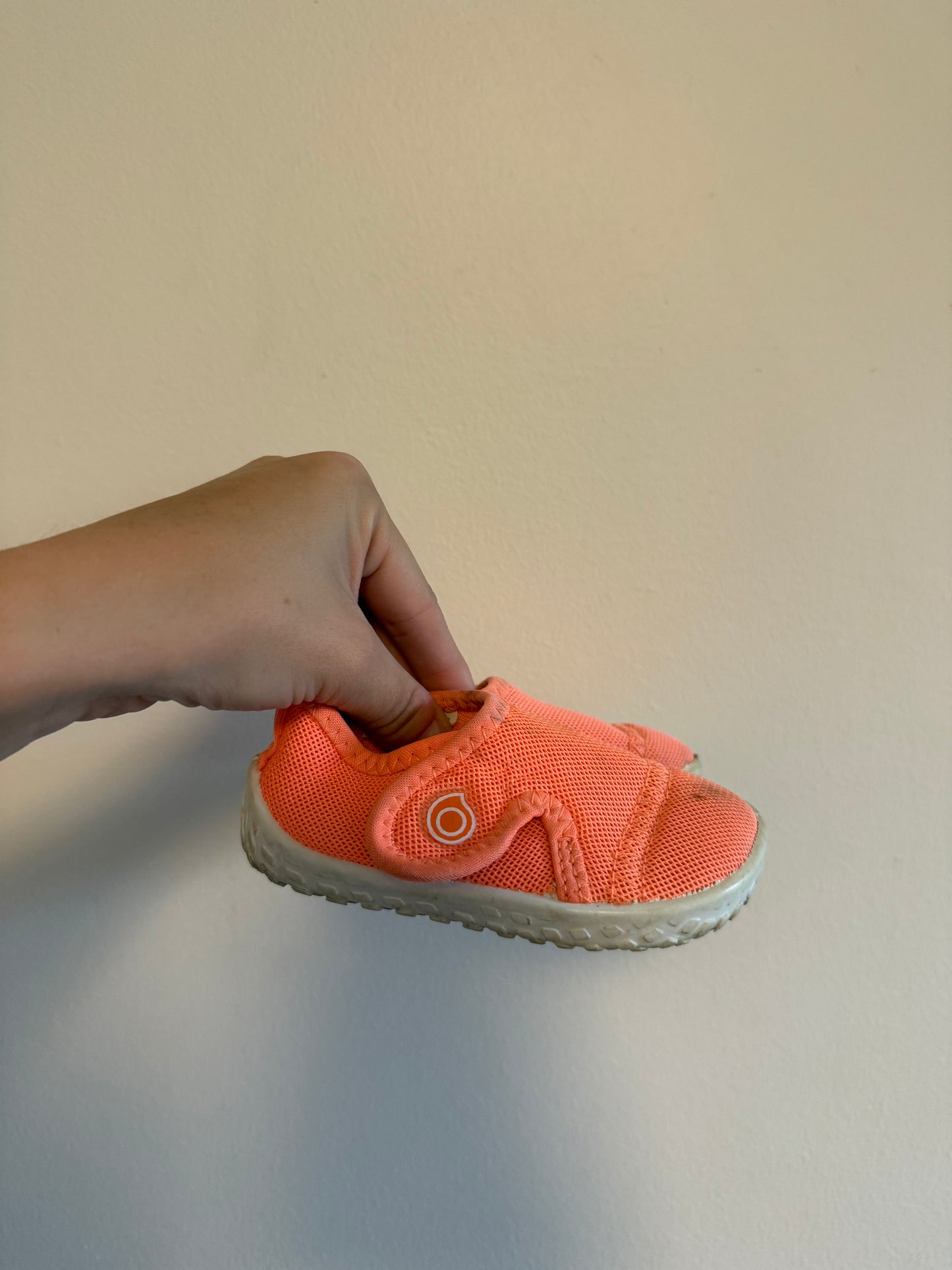 ORANGE WATER SHOES SIZE 4-5