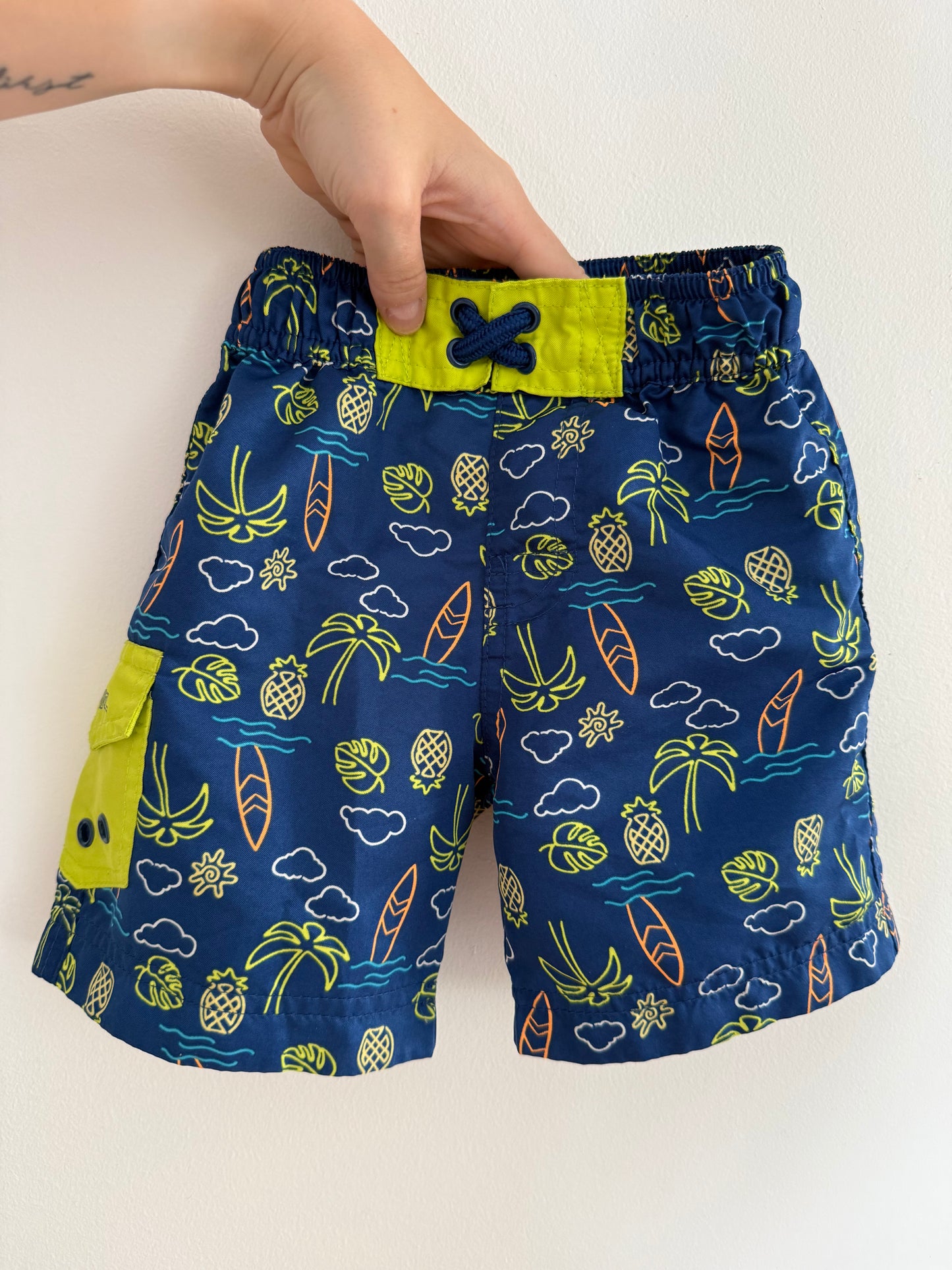 UV SKINZ SWIM SHORTS SIZE 2T