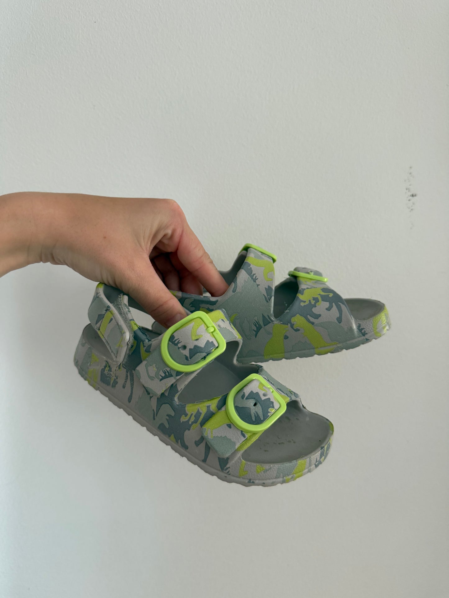 GEORGE CAMO SANDALS SIZE 7-8