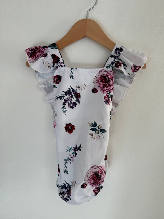 UNKNOWN BRAND FLORAL ROMPER SIZE 0-3M