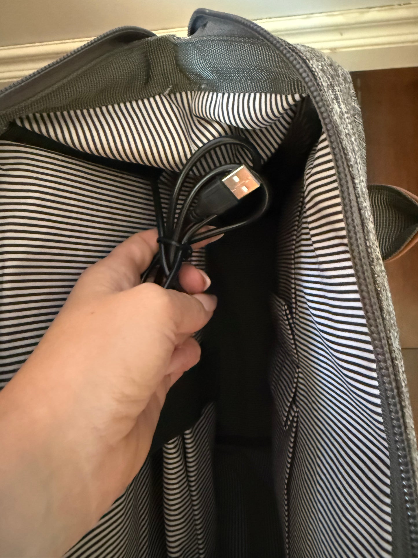 LARGE DIAPER BAG WITH USB CHARGING PORT