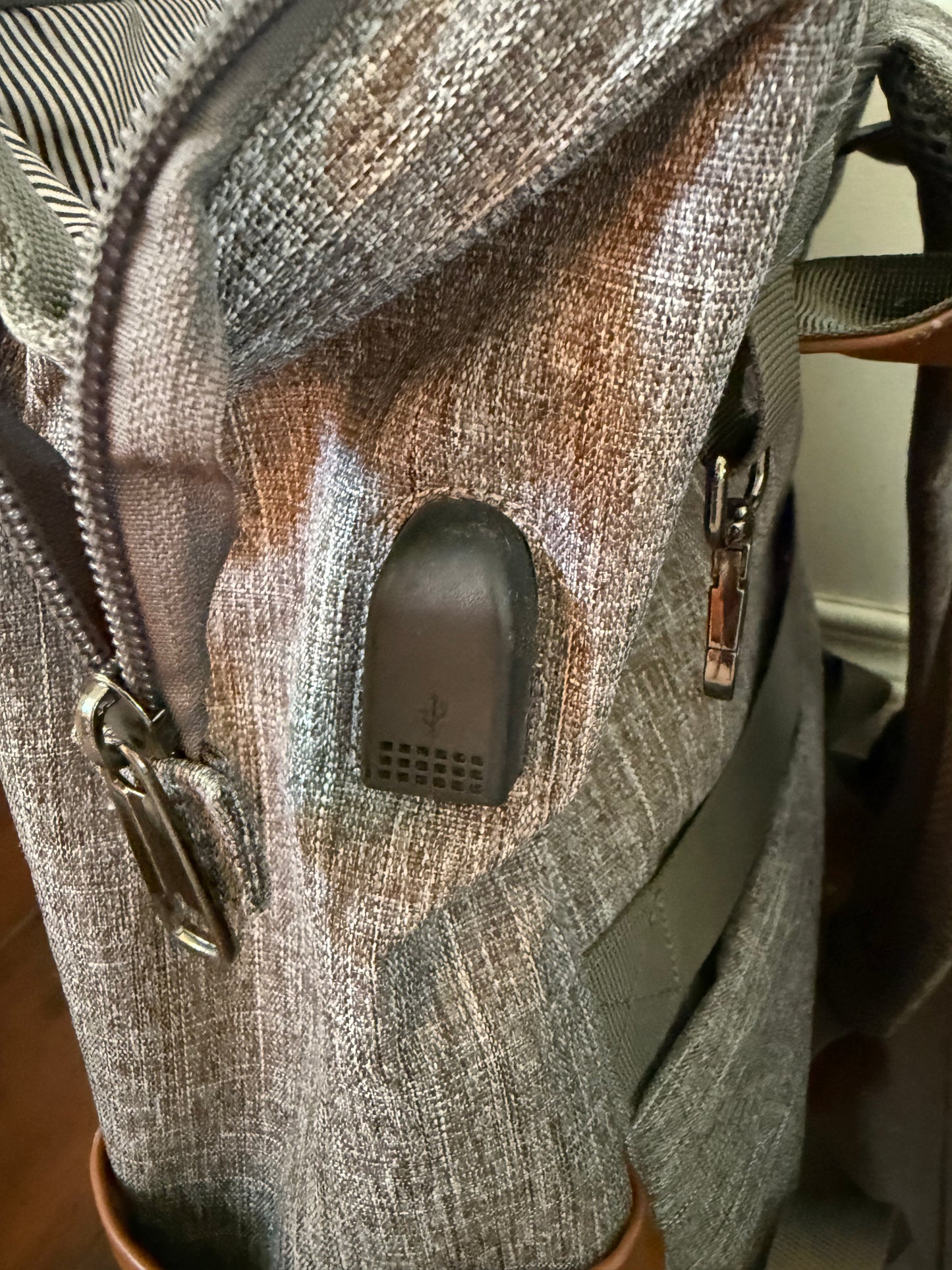 LARGE DIAPER BAG WITH USB CHARGING PORT