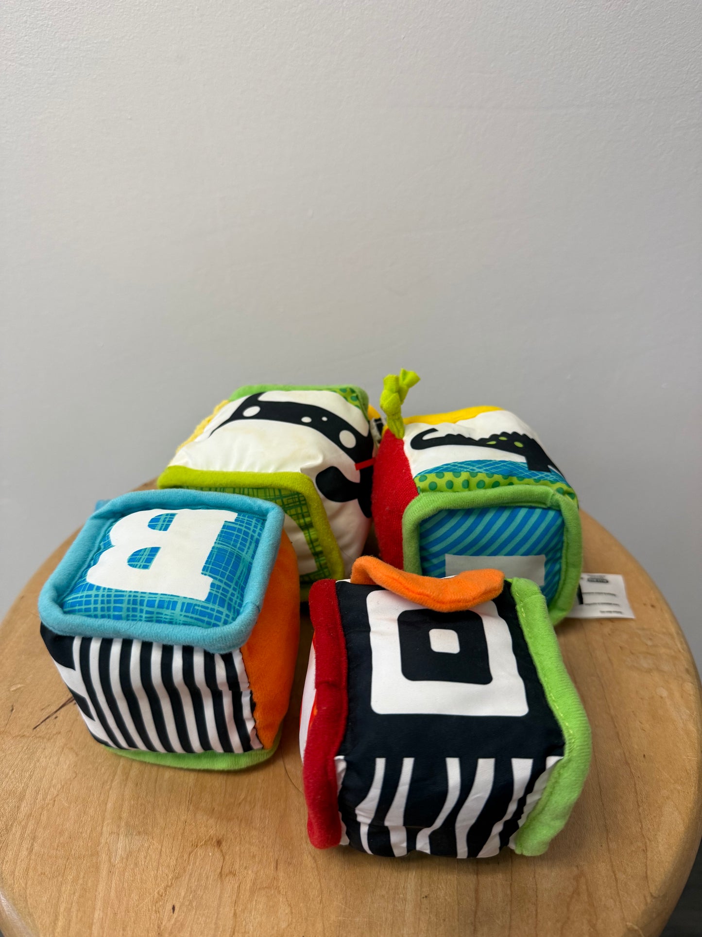 INFANTINO CRINKLE/RATTLE BLOCKS