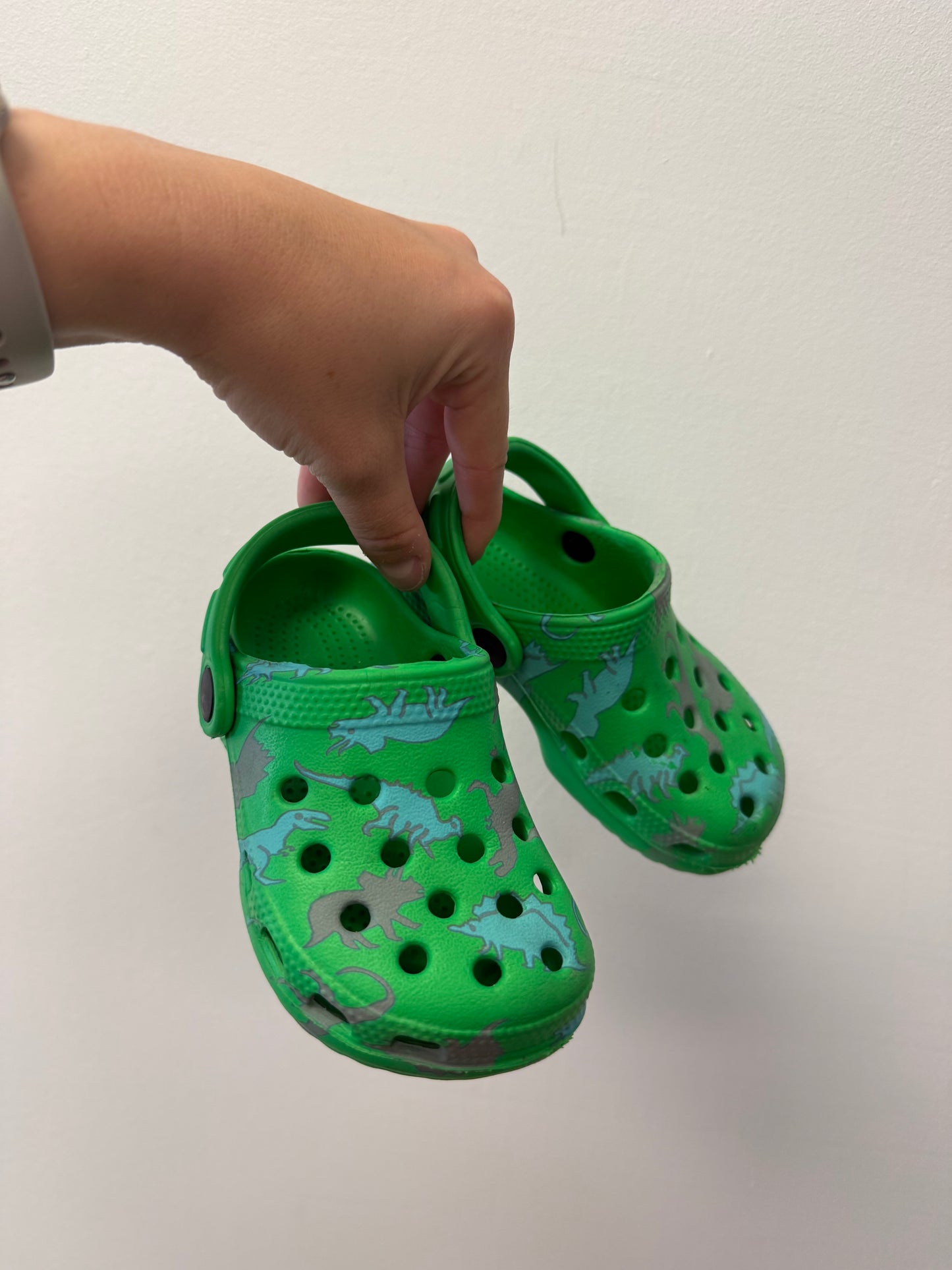 CROC LOOKALIKES SIZE 7