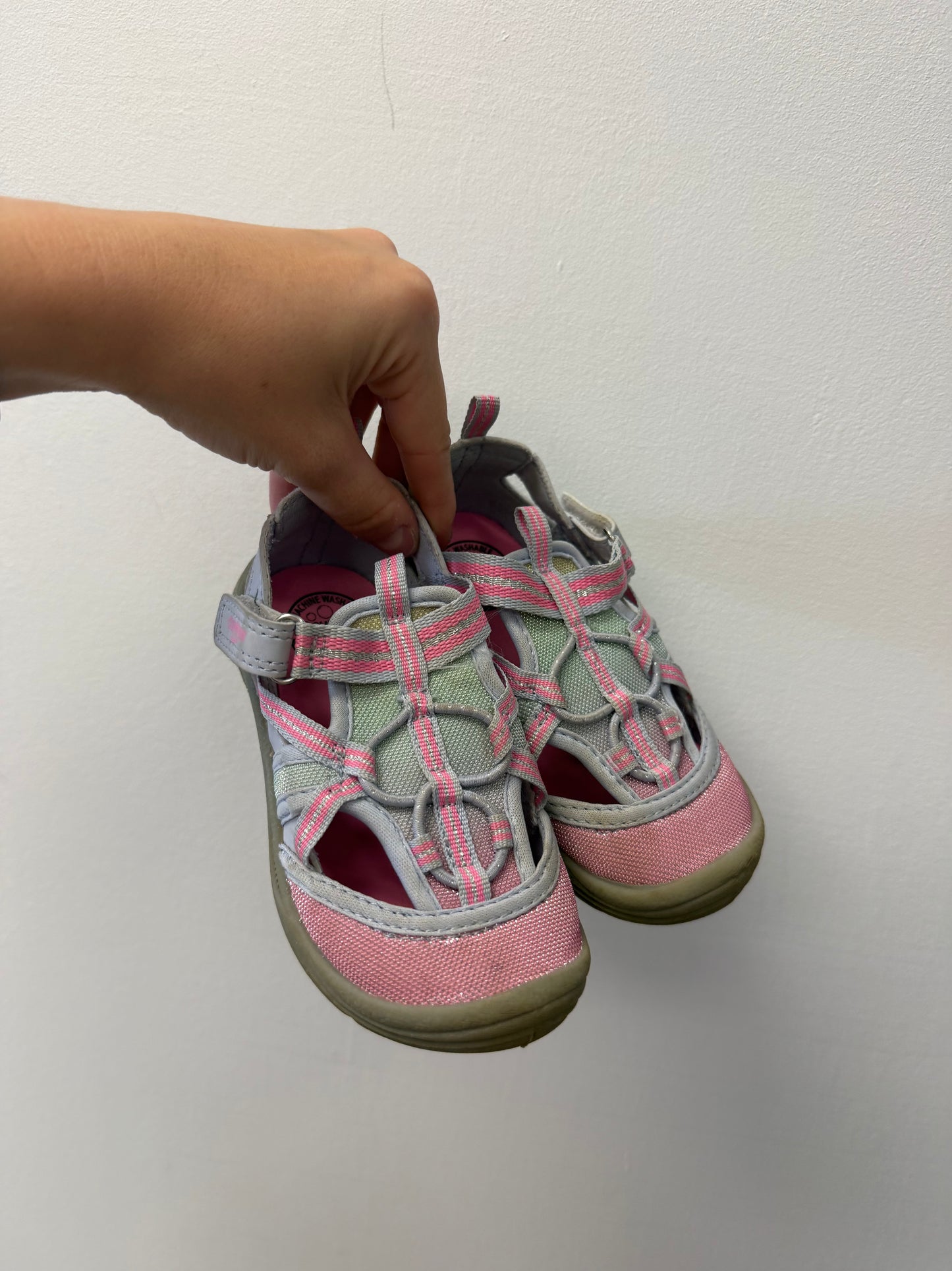 OSHKOSH SANDALS SIZE 7