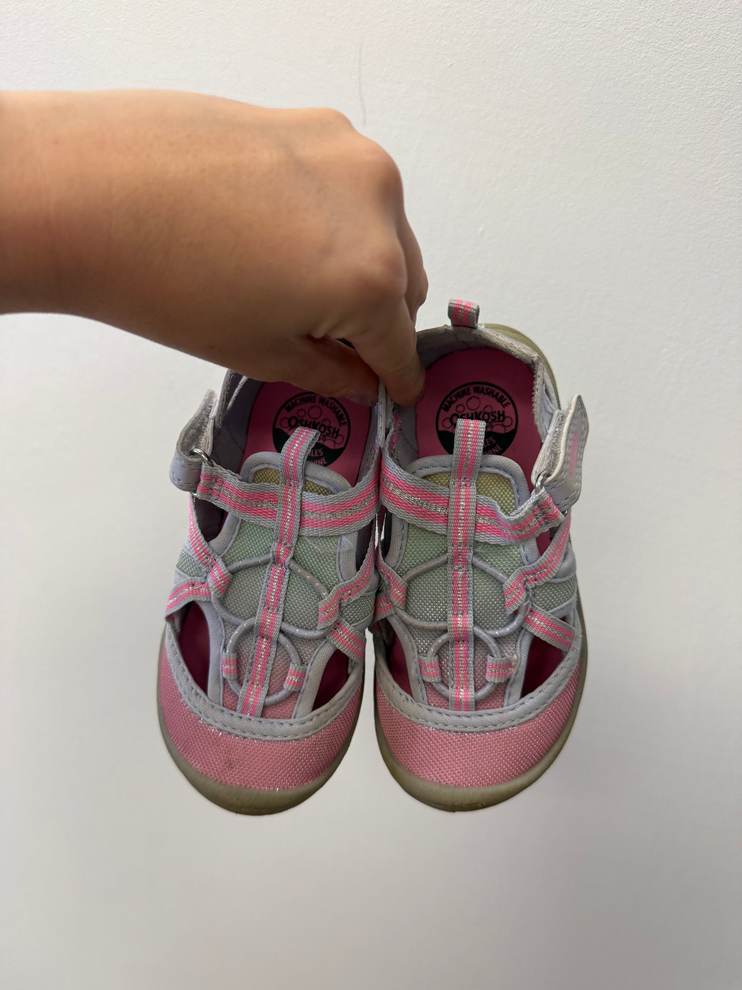 OSHKOSH SANDALS SIZE 7
