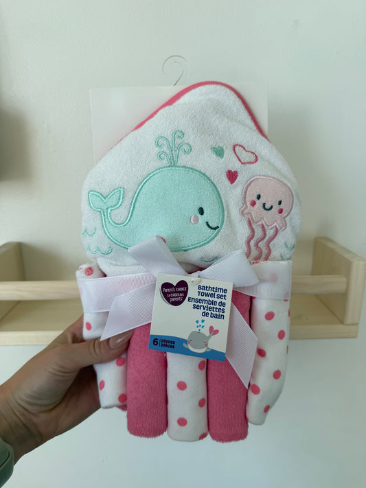 PARENTS CHOICE BRAND NEW TOWEL & CLOTHS