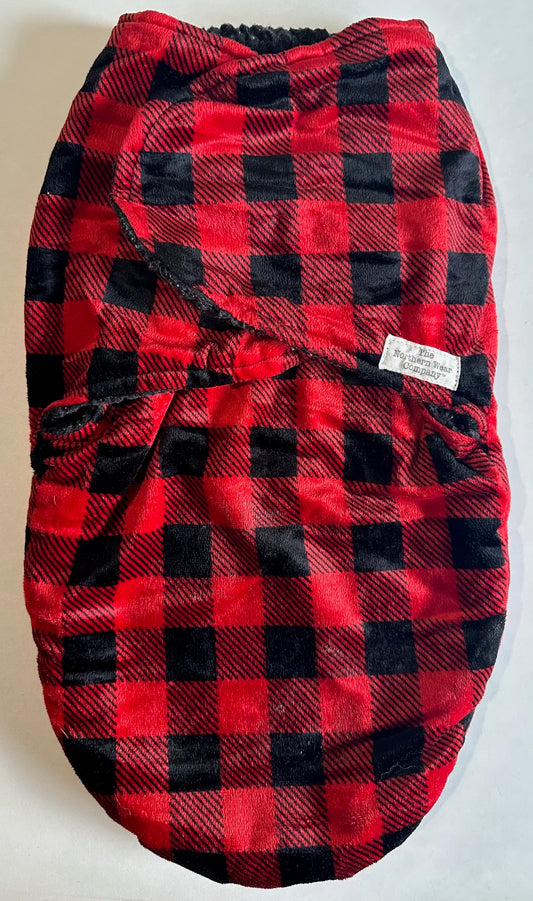 *Play* The Northern Wear Company, Soft Sherpa-Lined Red and Black Swaddle Sack - 0-2 Months