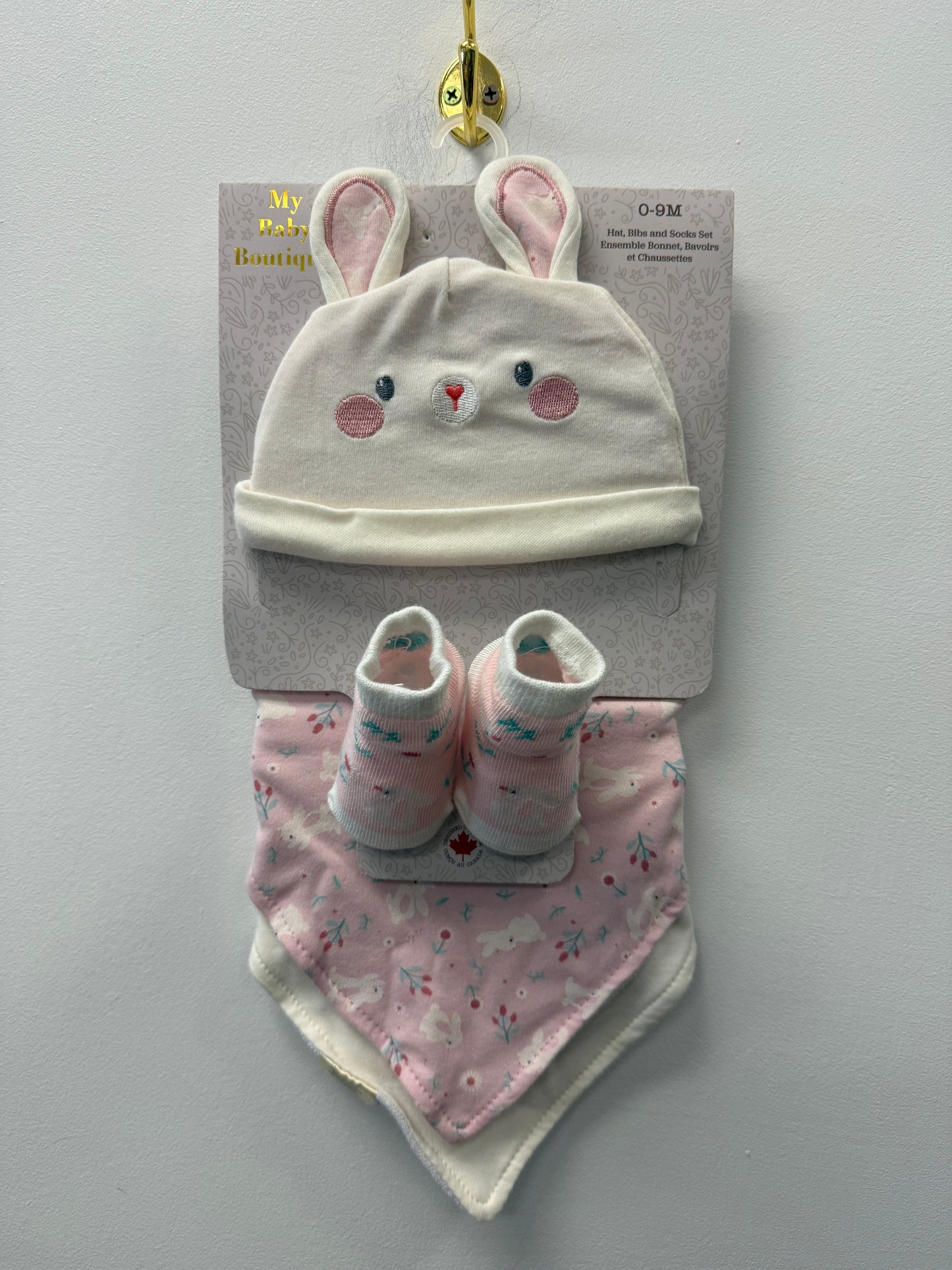 NEW MY BABY BOUTIQUE HAT,SOCKS & BIB SET SIZE 0-9M